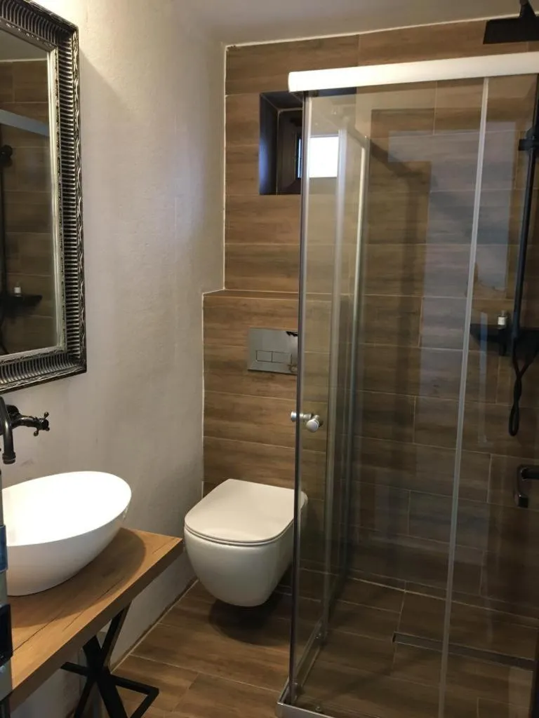 Shower in 4 Seasons Apartments