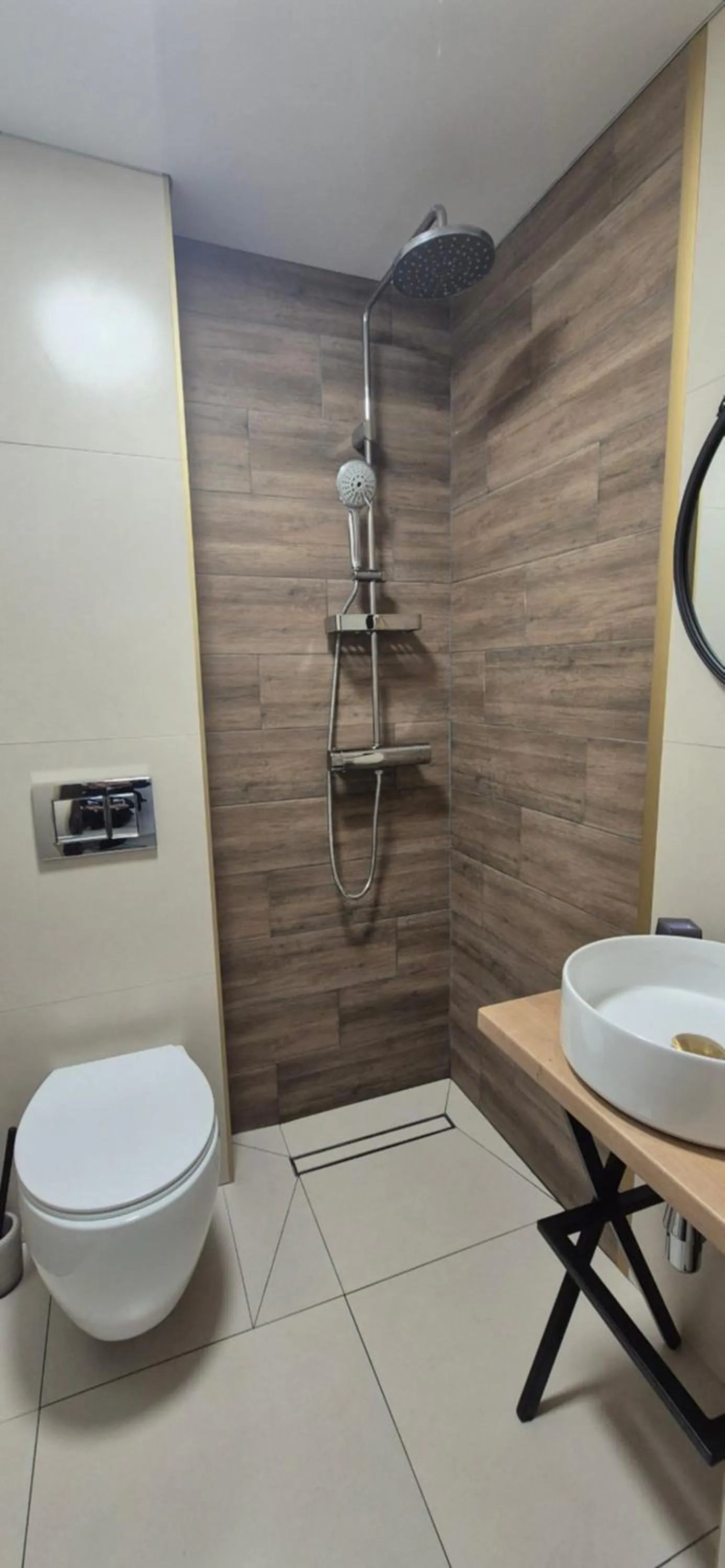 Bathroom in 4 Seasons Apartments