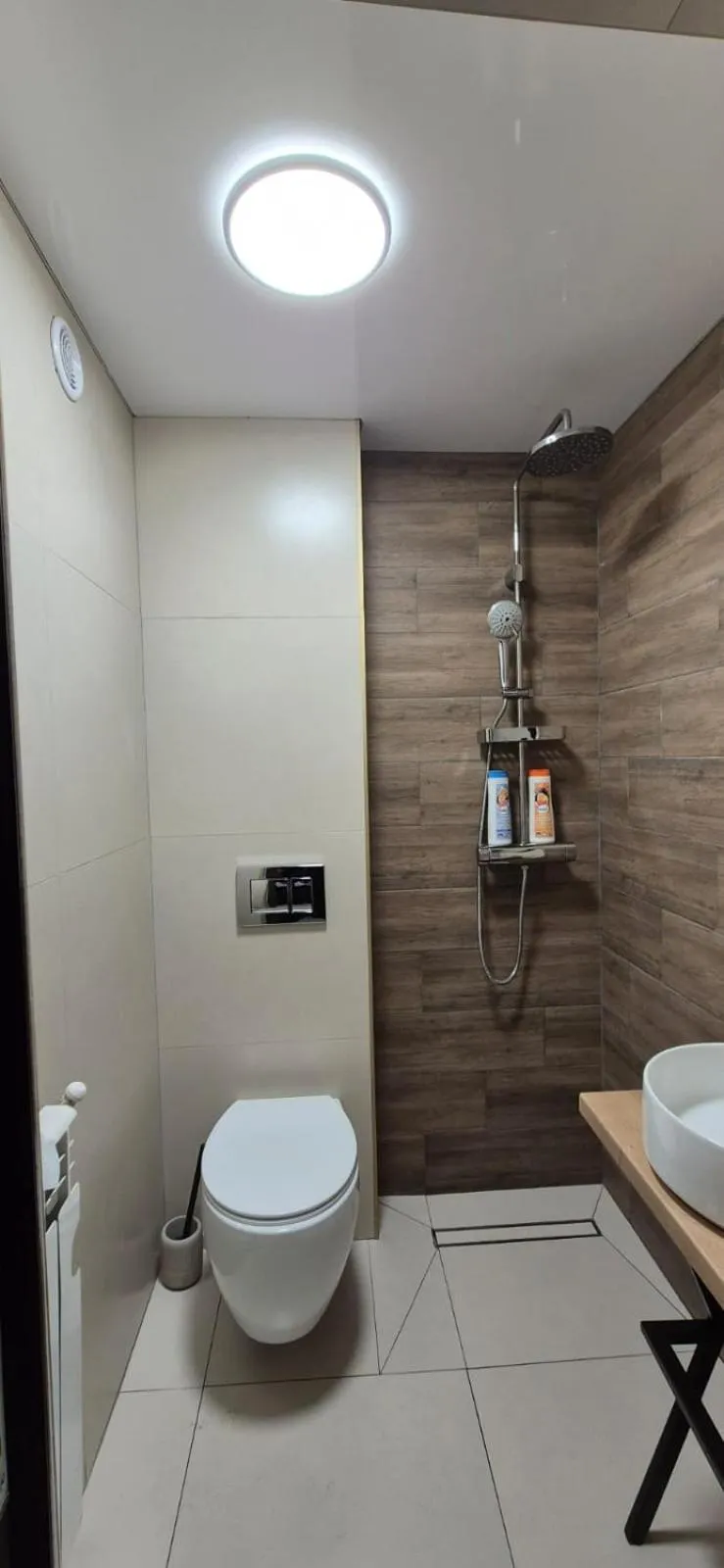 4 Seasons Apartments