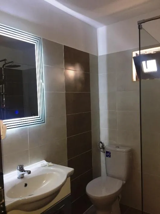 Shower in 4 Seasons Apartments