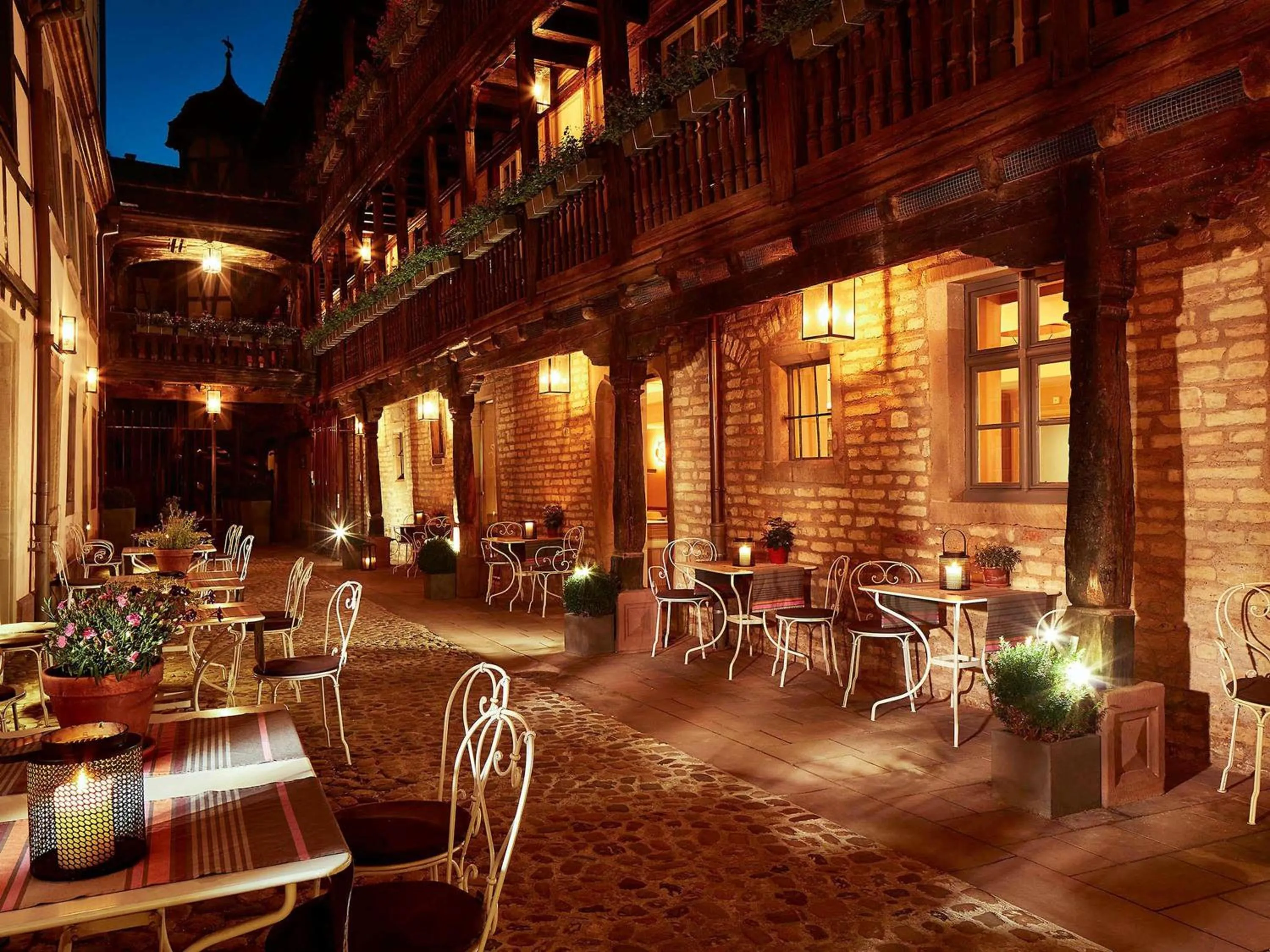 Lounge or bar in Cour du Corbeau Hotel Strasbourg - MGallery Collection