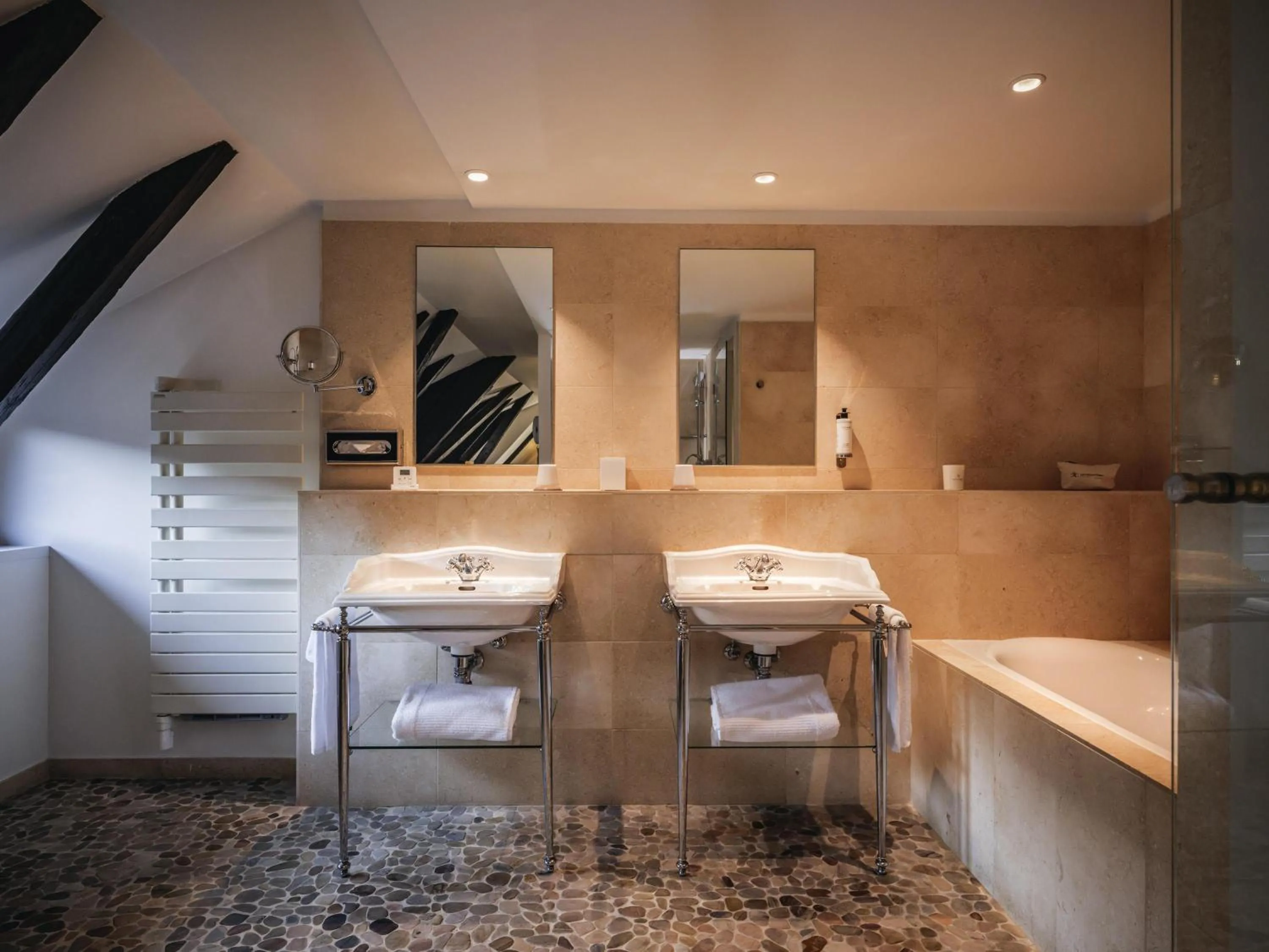 Photo of the whole room in Cour du Corbeau Hotel Strasbourg - MGallery Collection