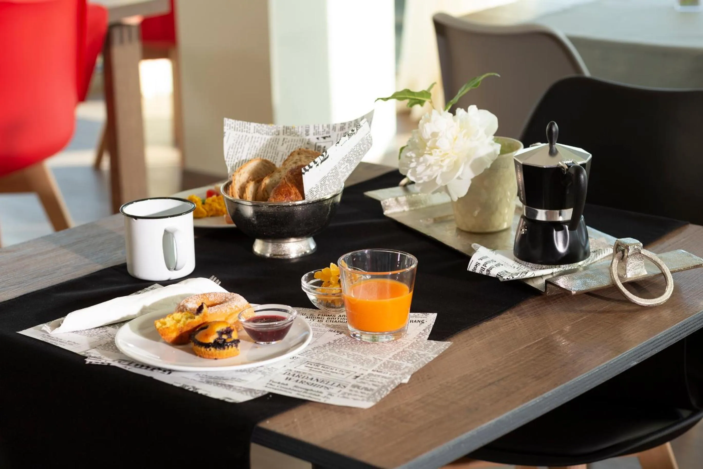 Food and drinks in Little Hotel