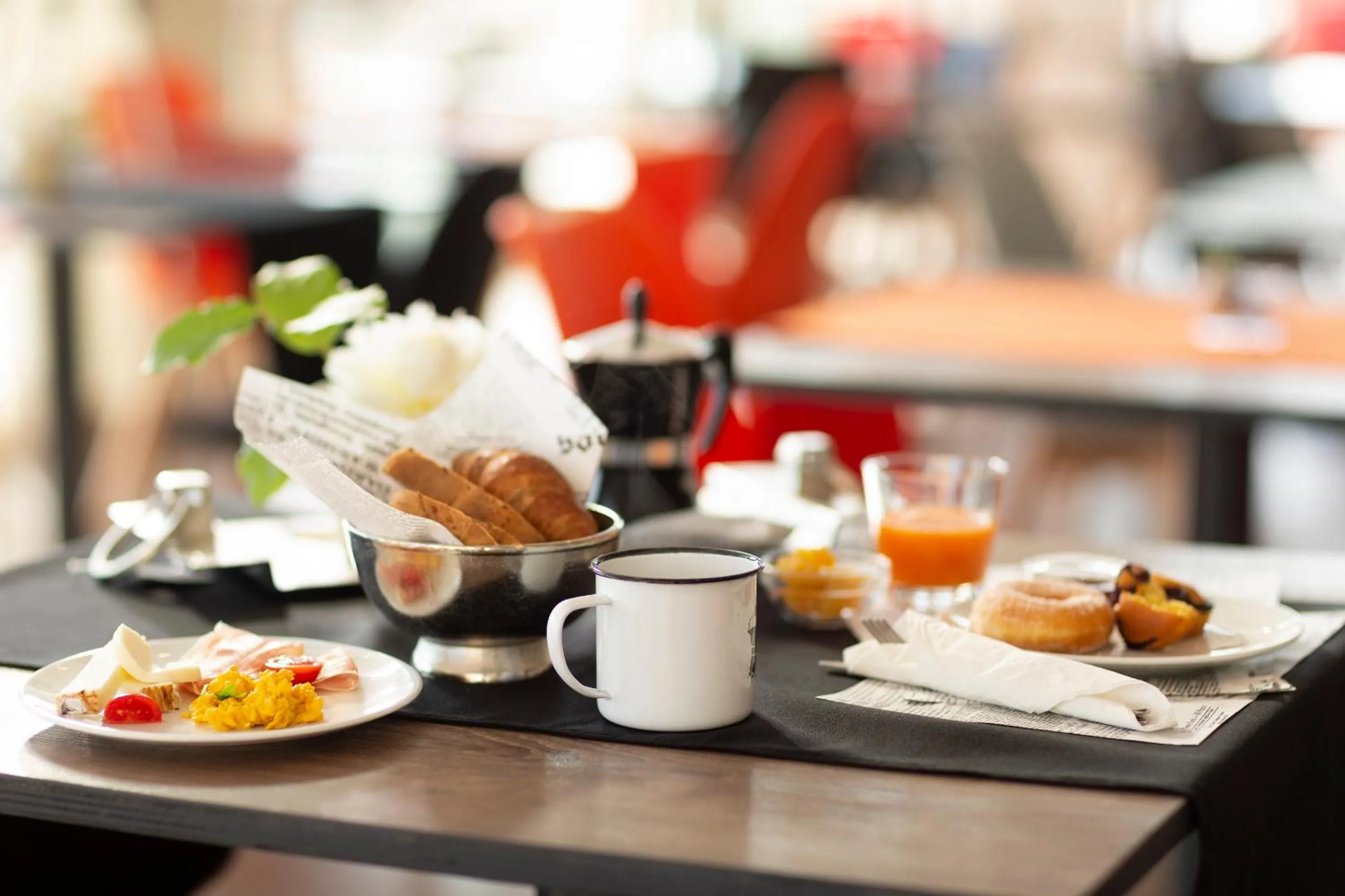 Food and drinks in Little Hotel