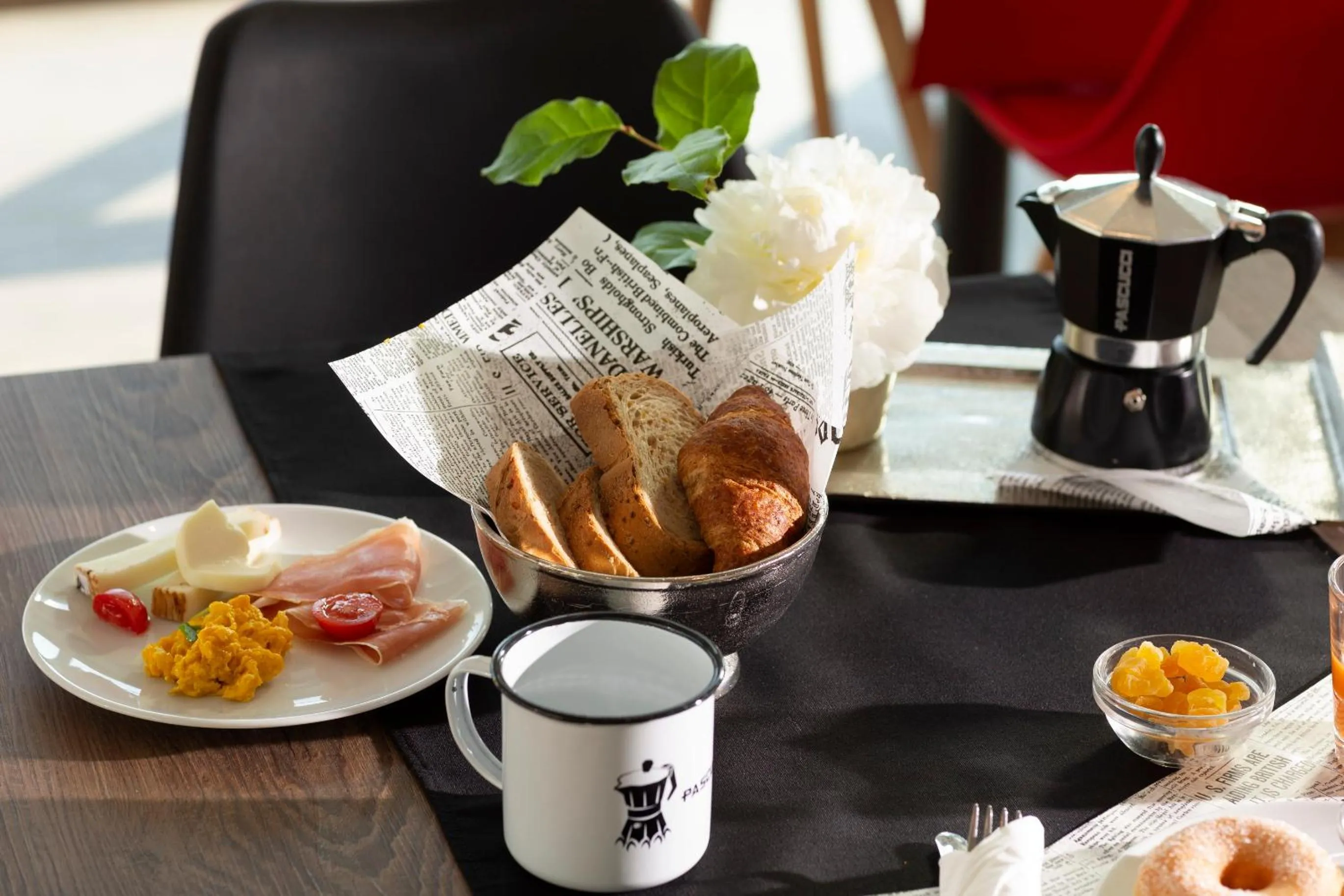 Food and drinks in Little Hotel