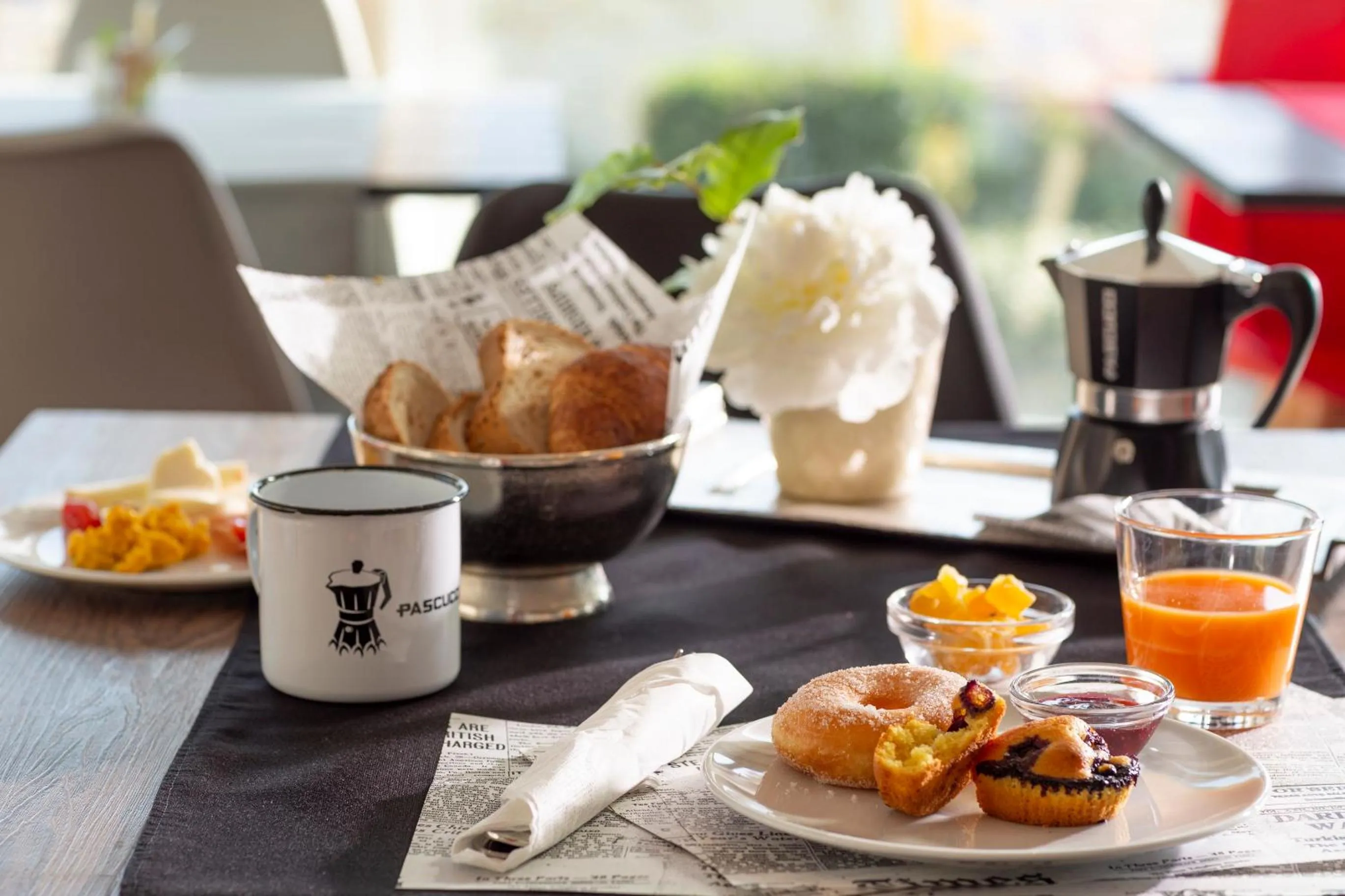 Food and drinks in Little Hotel