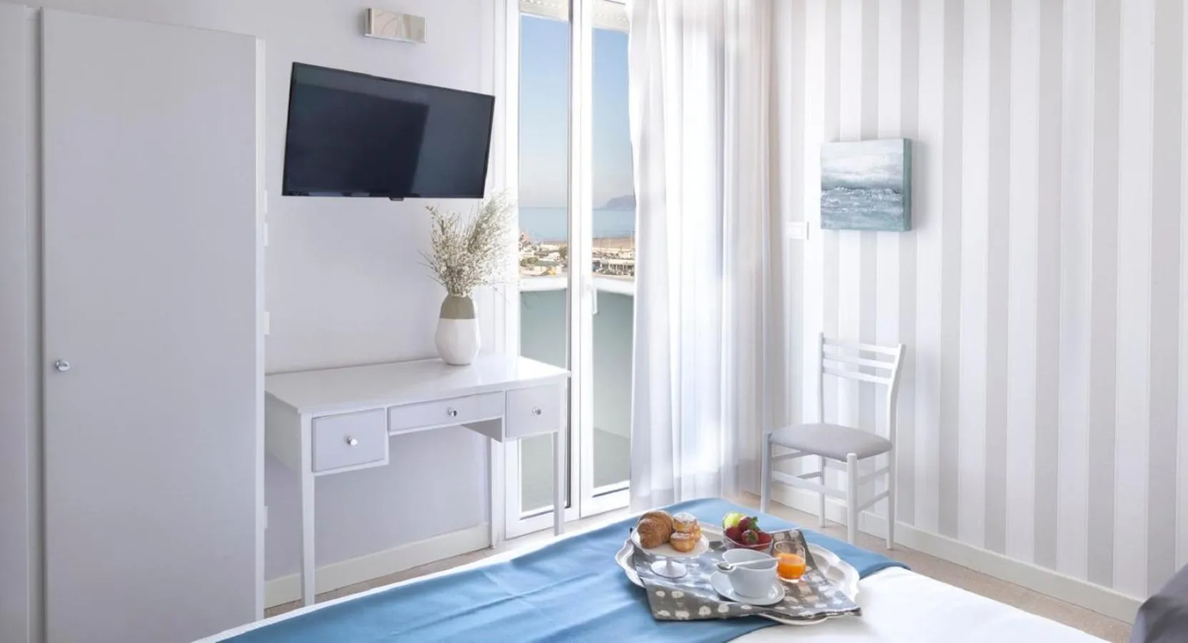 Photo of the whole room, Bed in Little Hotel