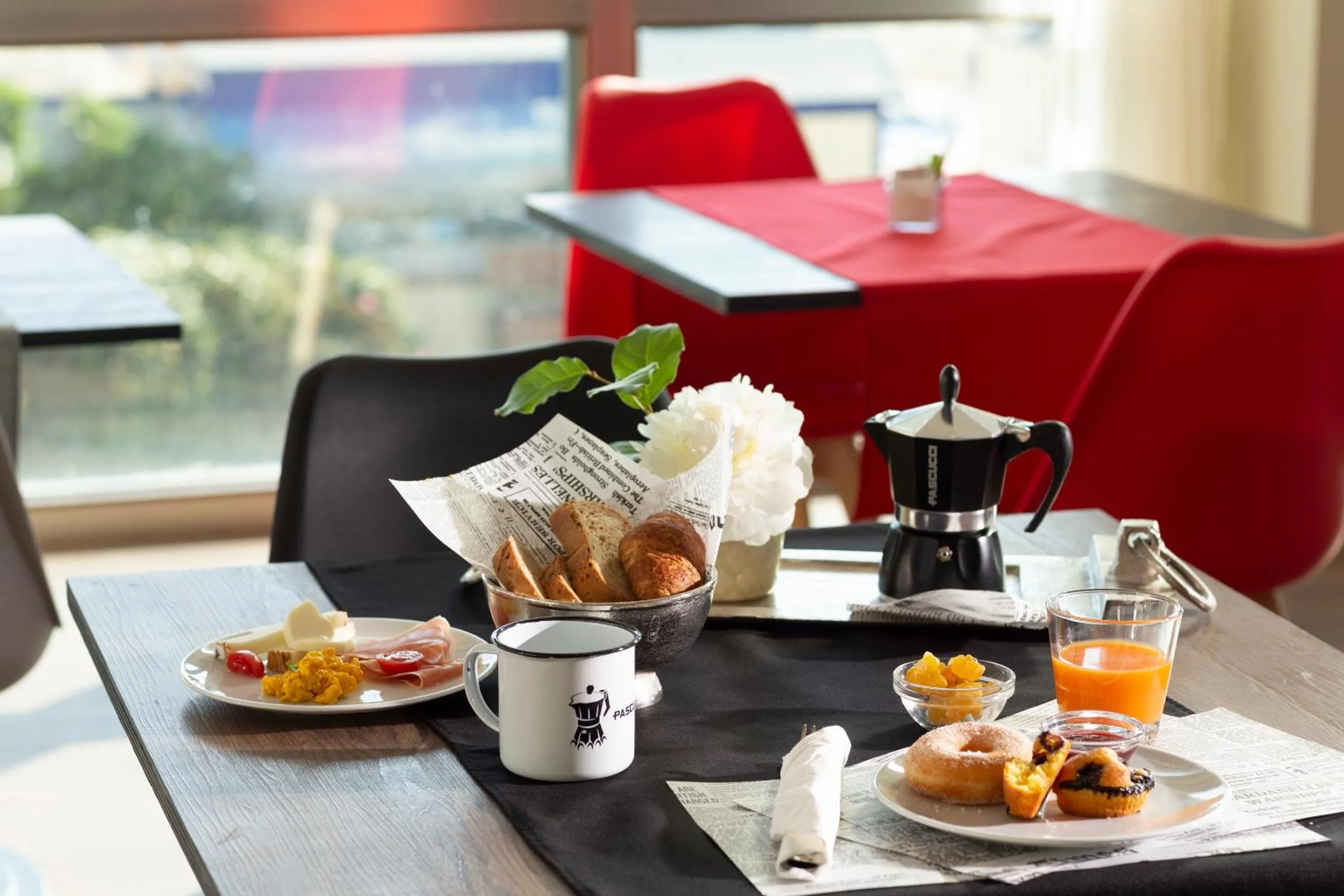 Food and drinks in Little Hotel