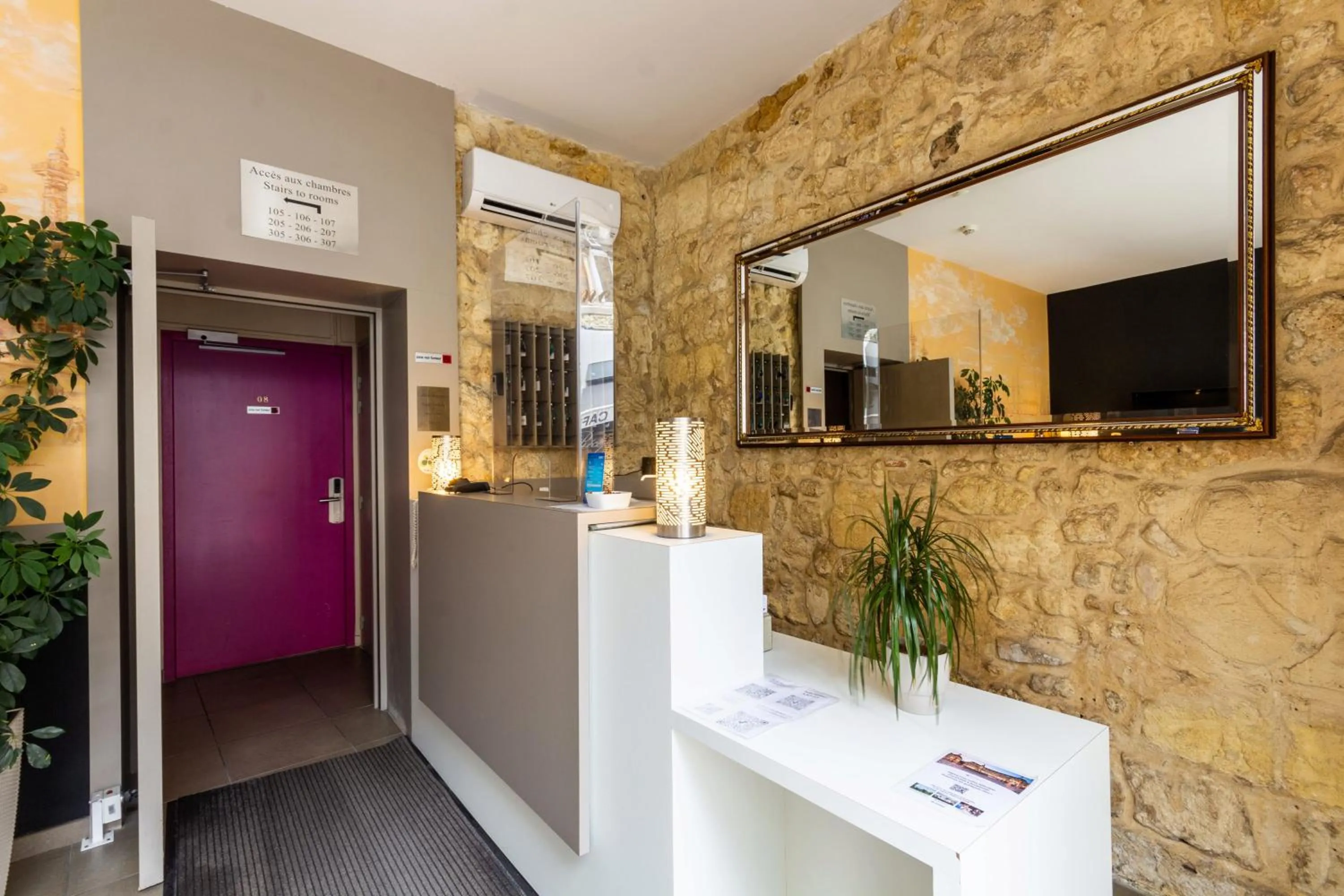 Property building in Hôtel Notre Dame