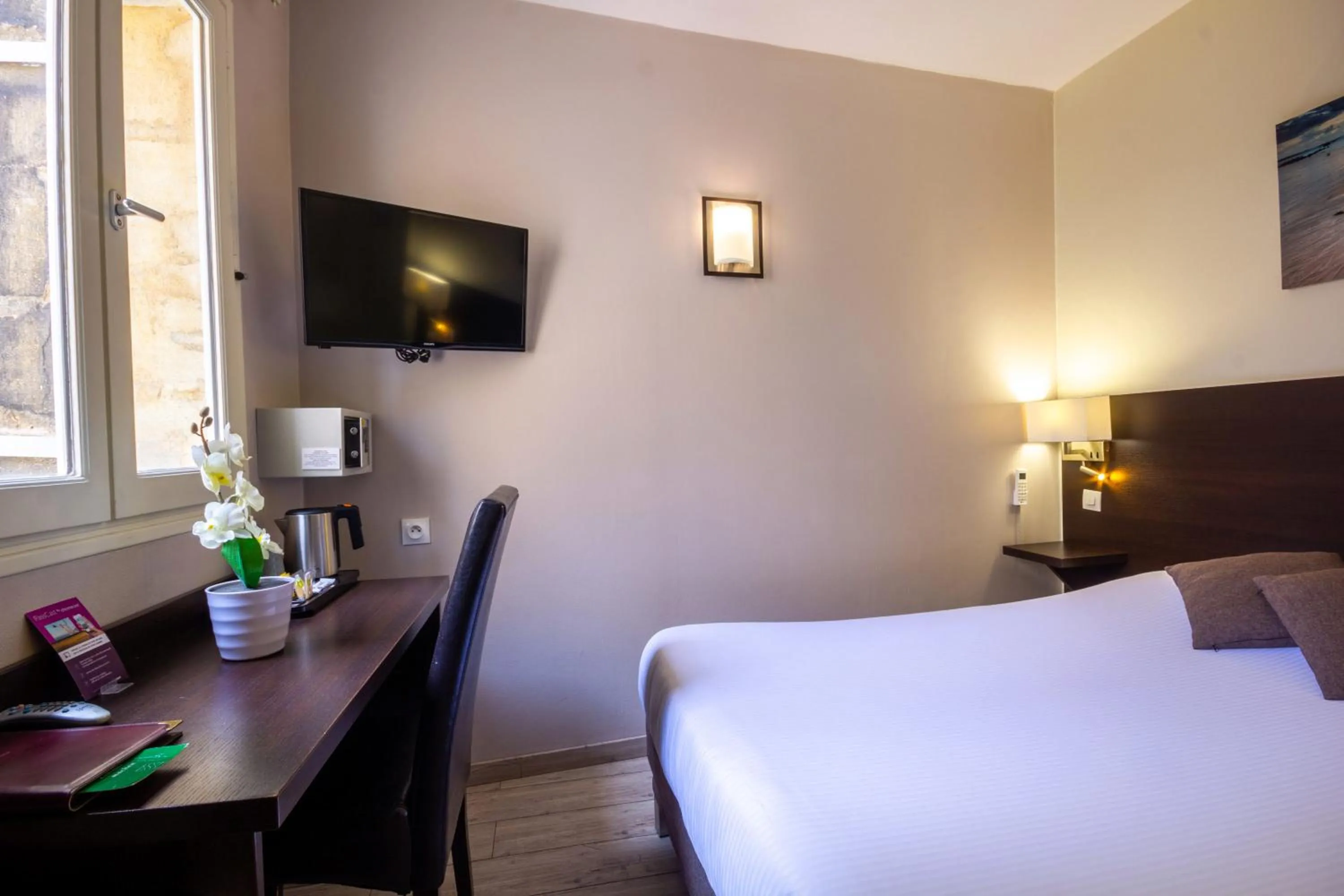 Bed in Hôtel Notre Dame