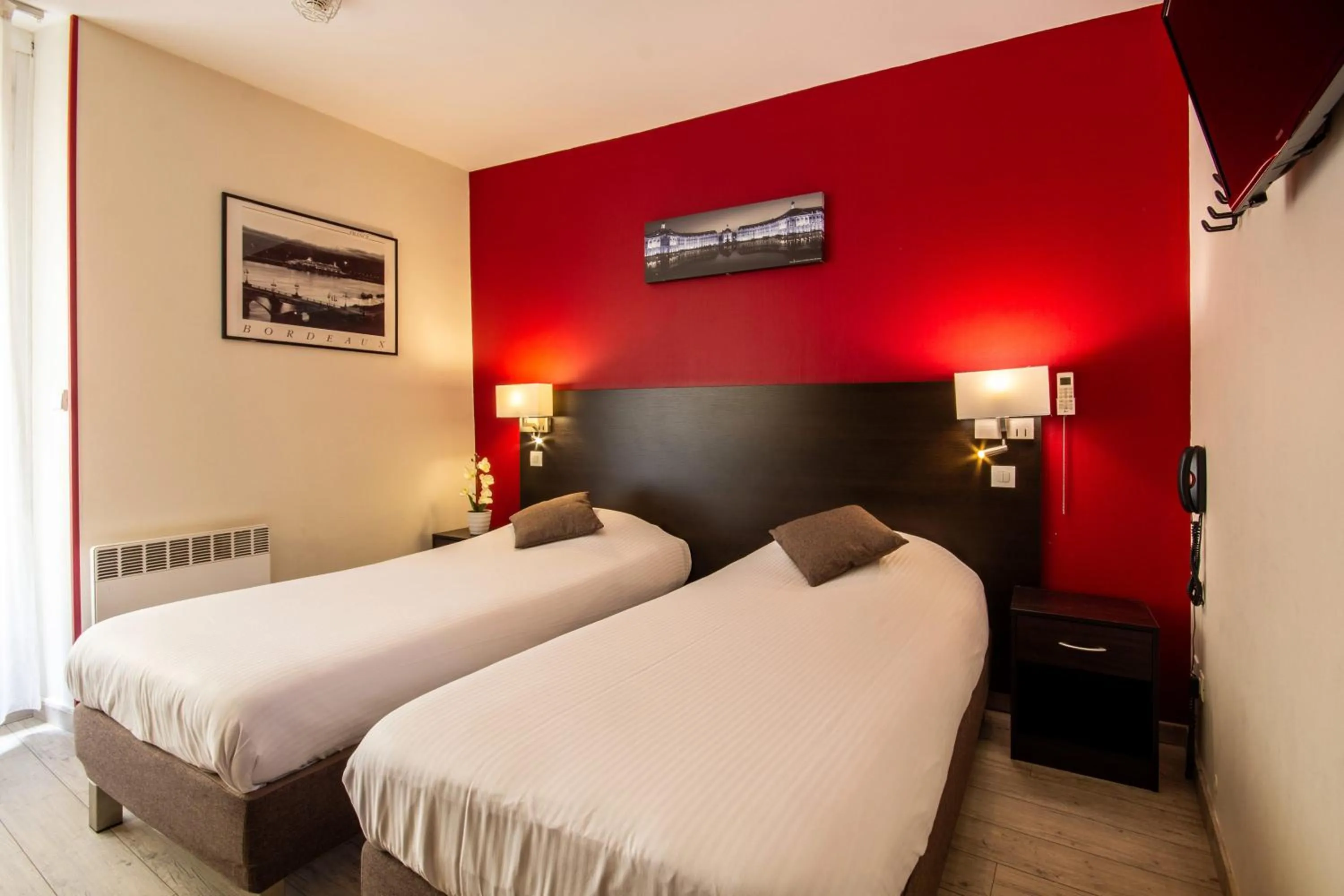 Bed in Hôtel Notre Dame