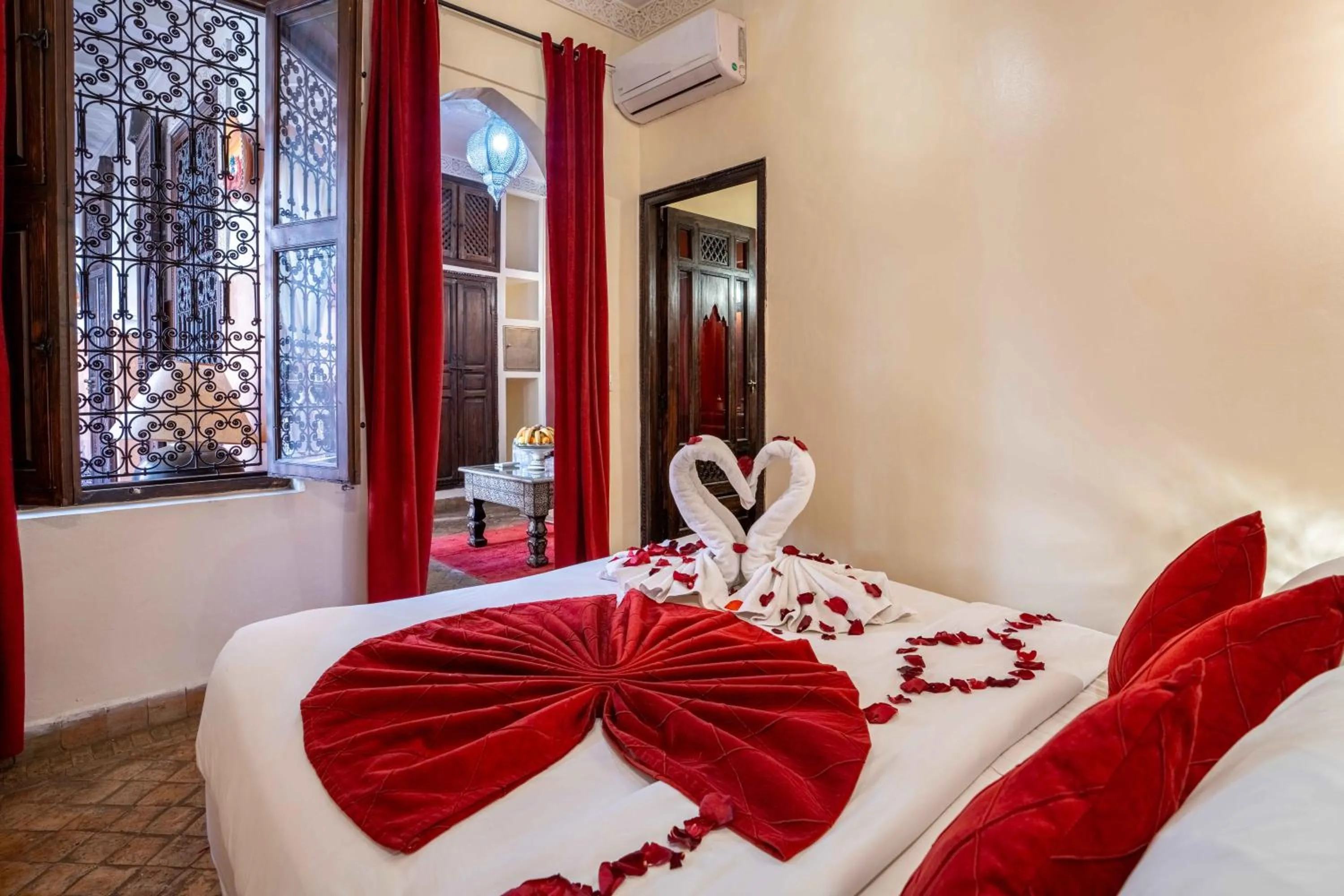 Photo of the whole room, Bed in Riad Alaka