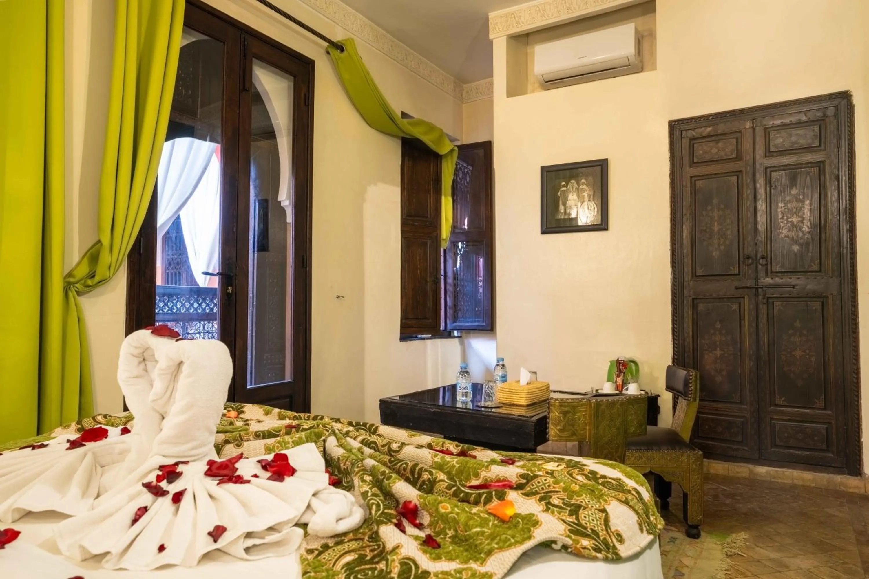Photo of the whole room, Bed in Riad Alaka