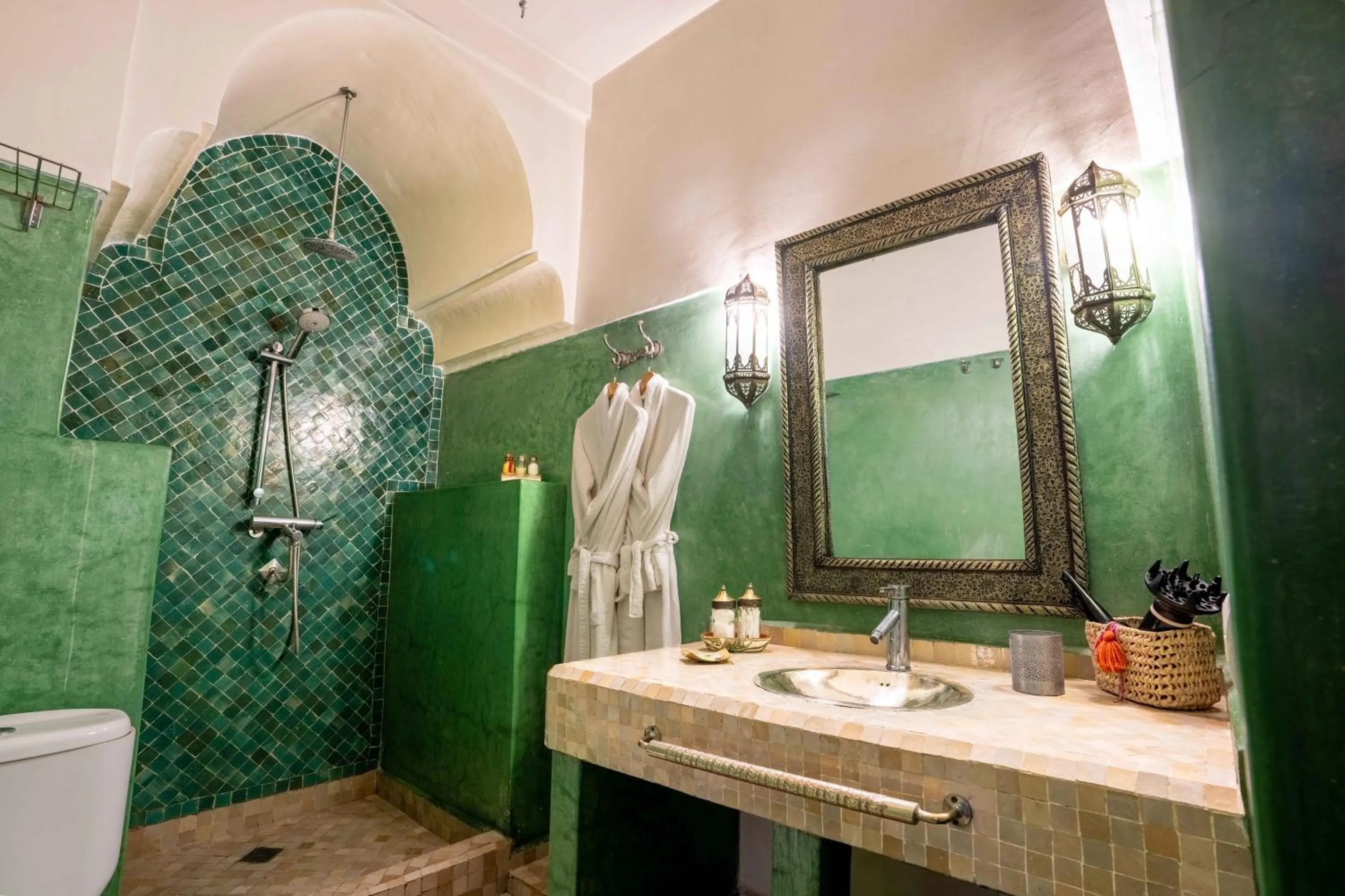 Shower in Riad Alaka