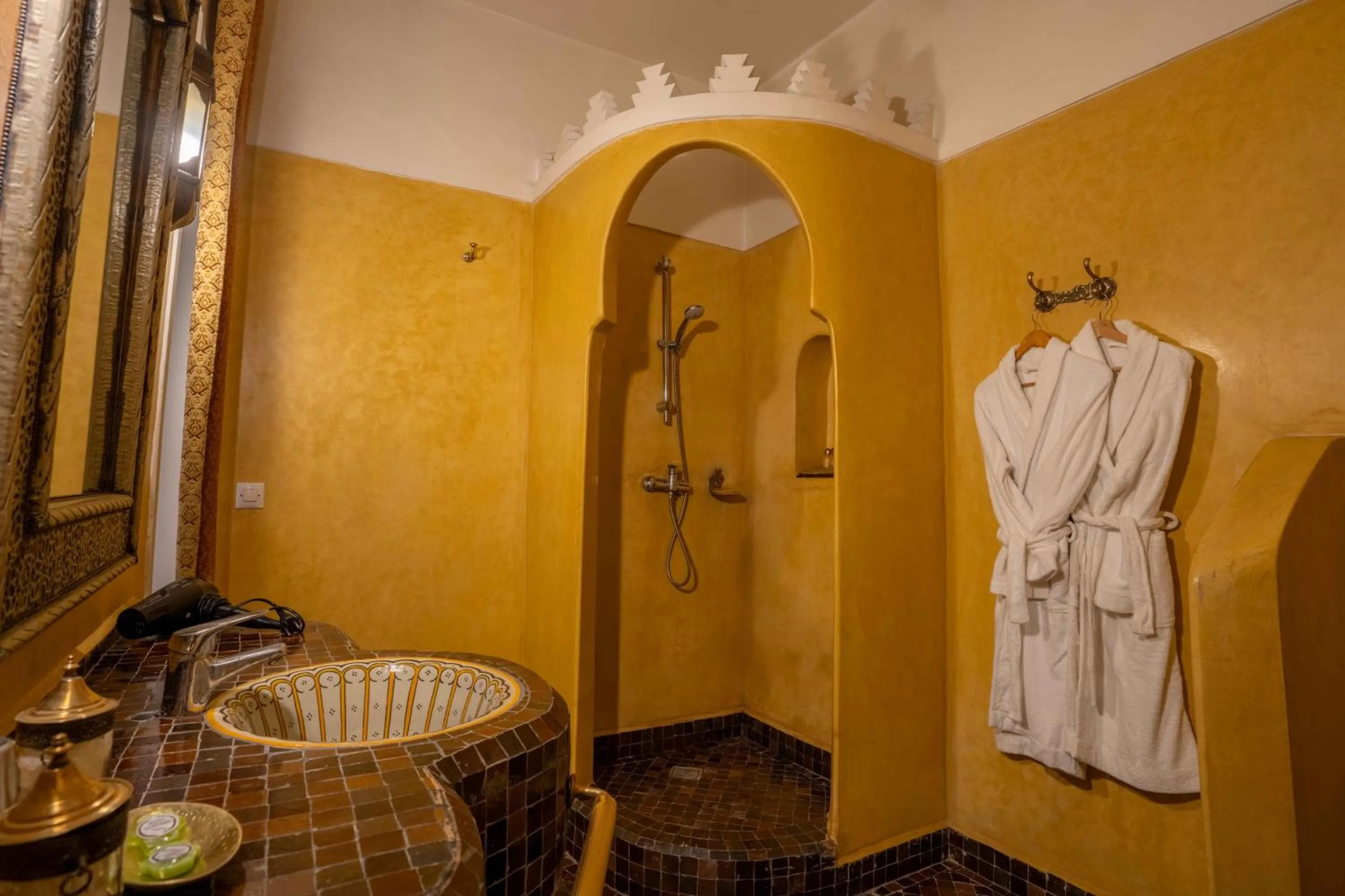 Shower in Riad Alaka