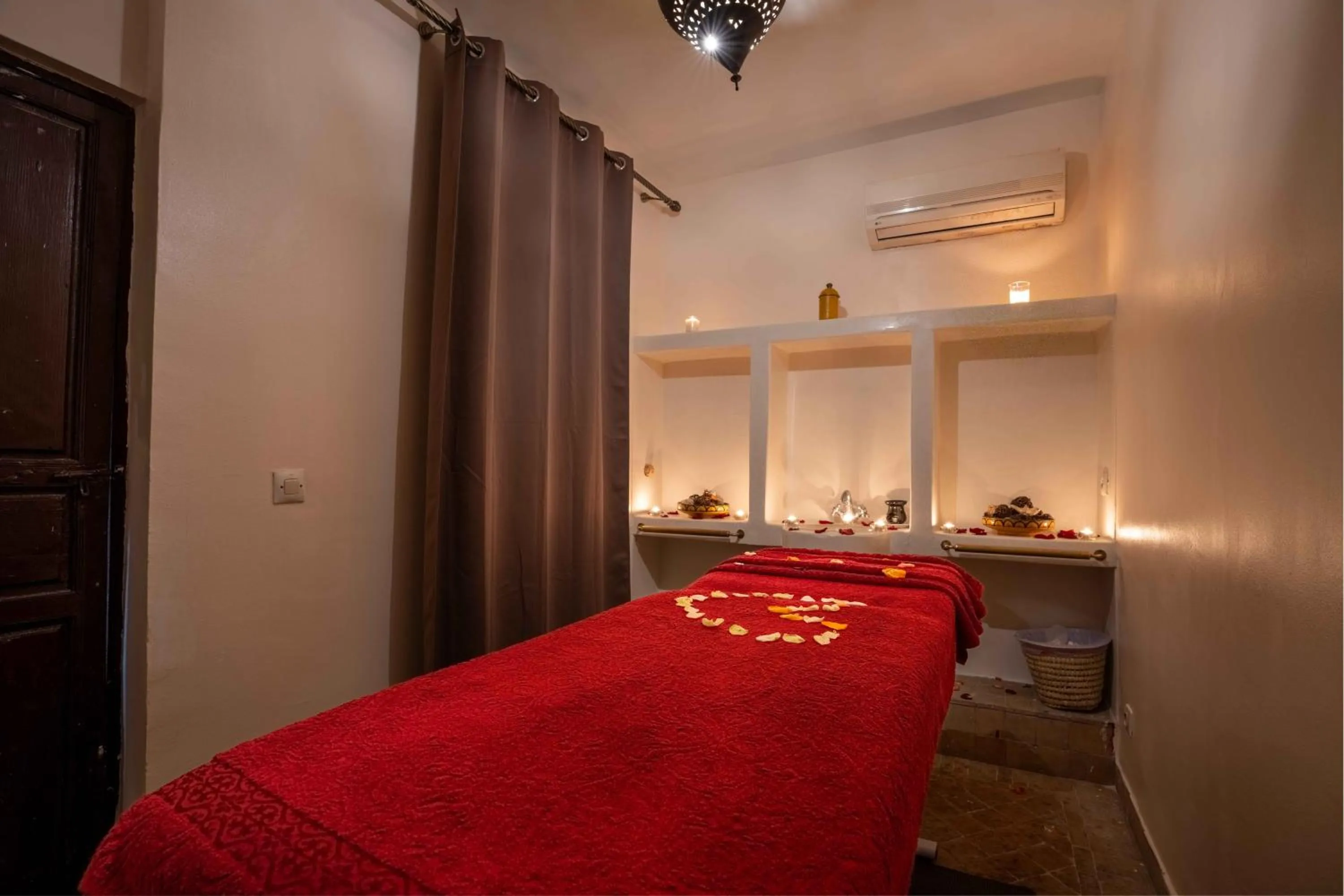 Massage, Bed in Riad Alaka
