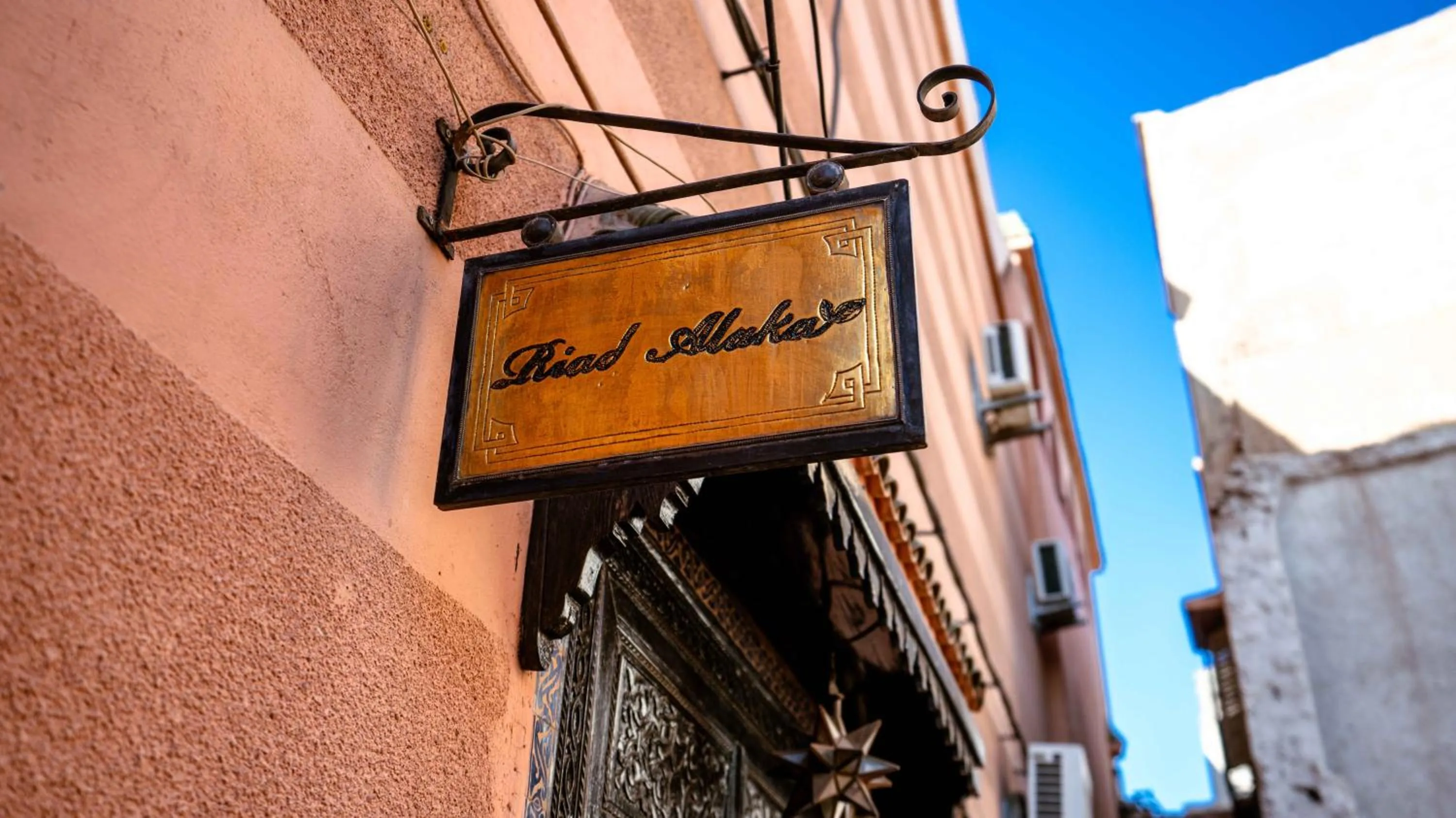 Logo/Certificate/Sign in Riad Alaka