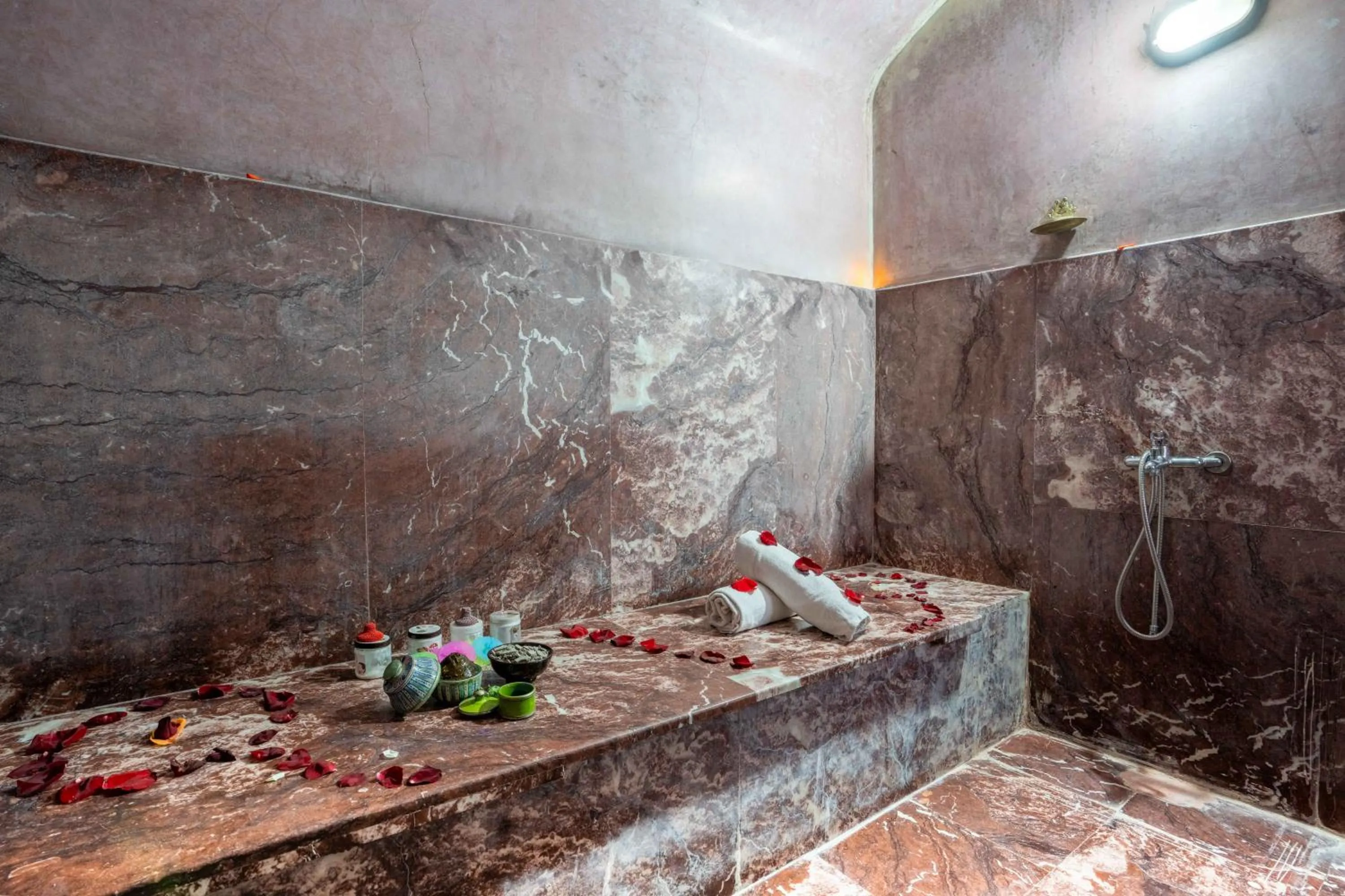 Steam room in Riad Alaka