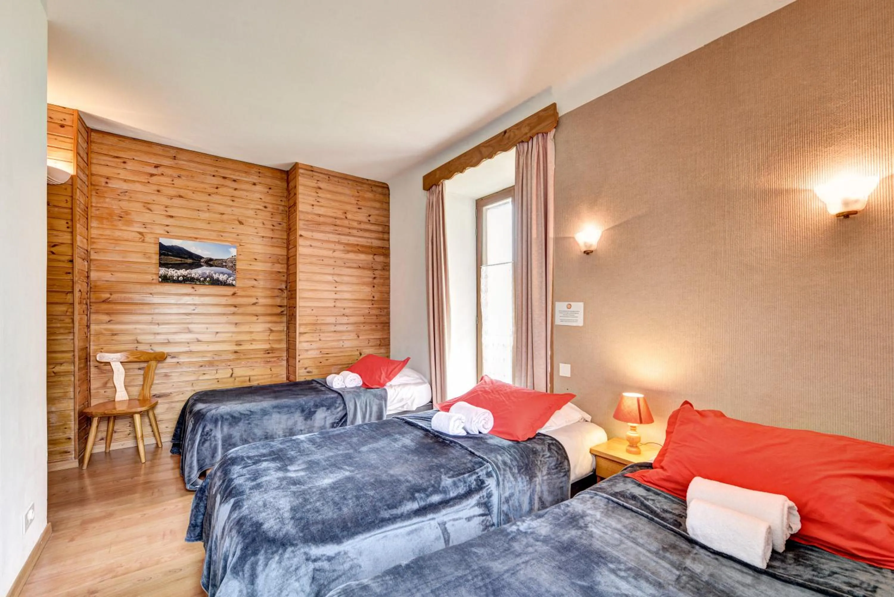 Bed in Hôtel Restaurant Gîtes Les 5 Saisons