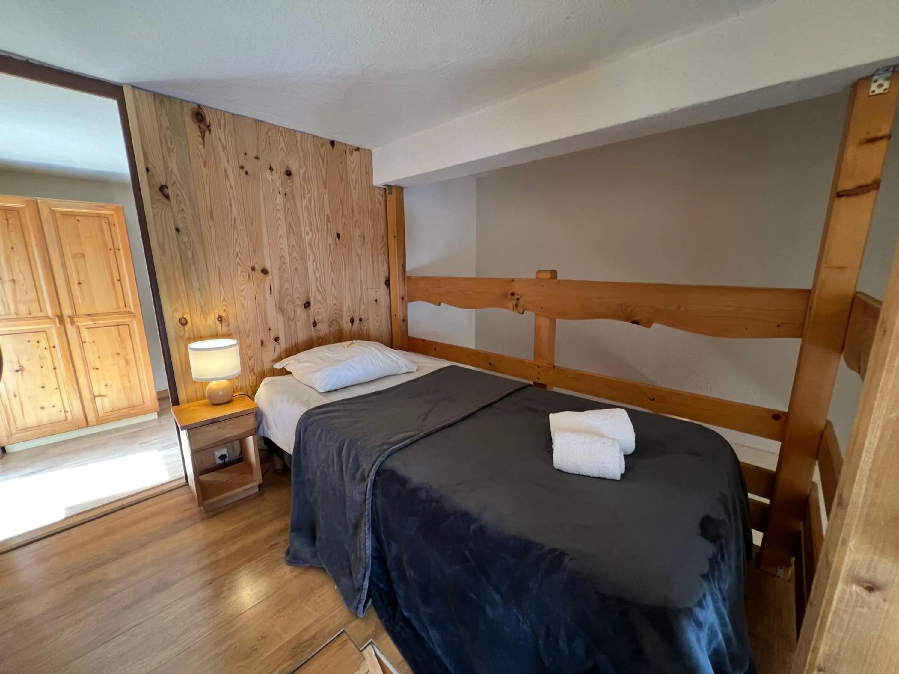 Bed in Hôtel Restaurant Gîtes Les 5 Saisons