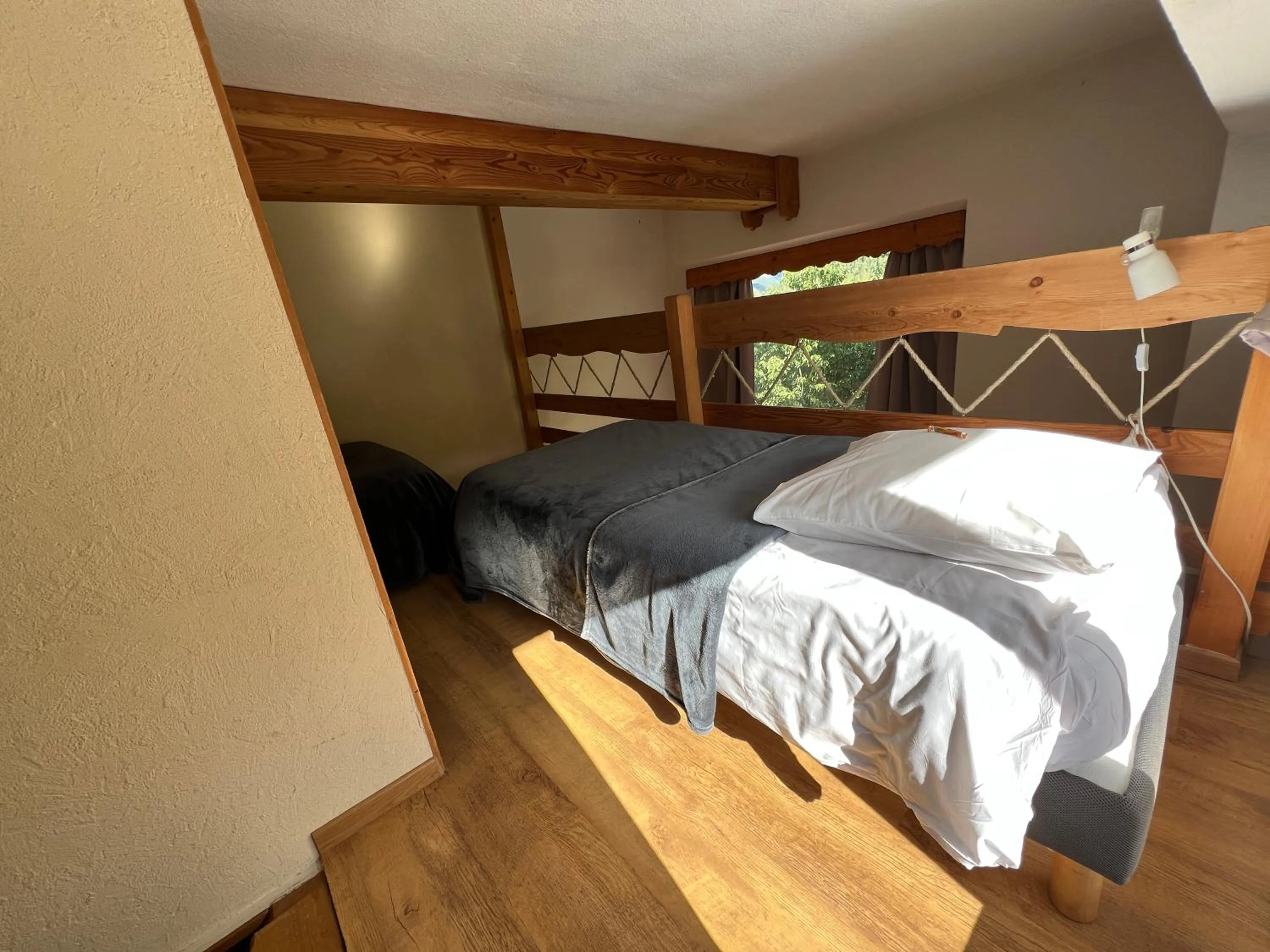 Bed in Hôtel Restaurant Gîtes Les 5 Saisons