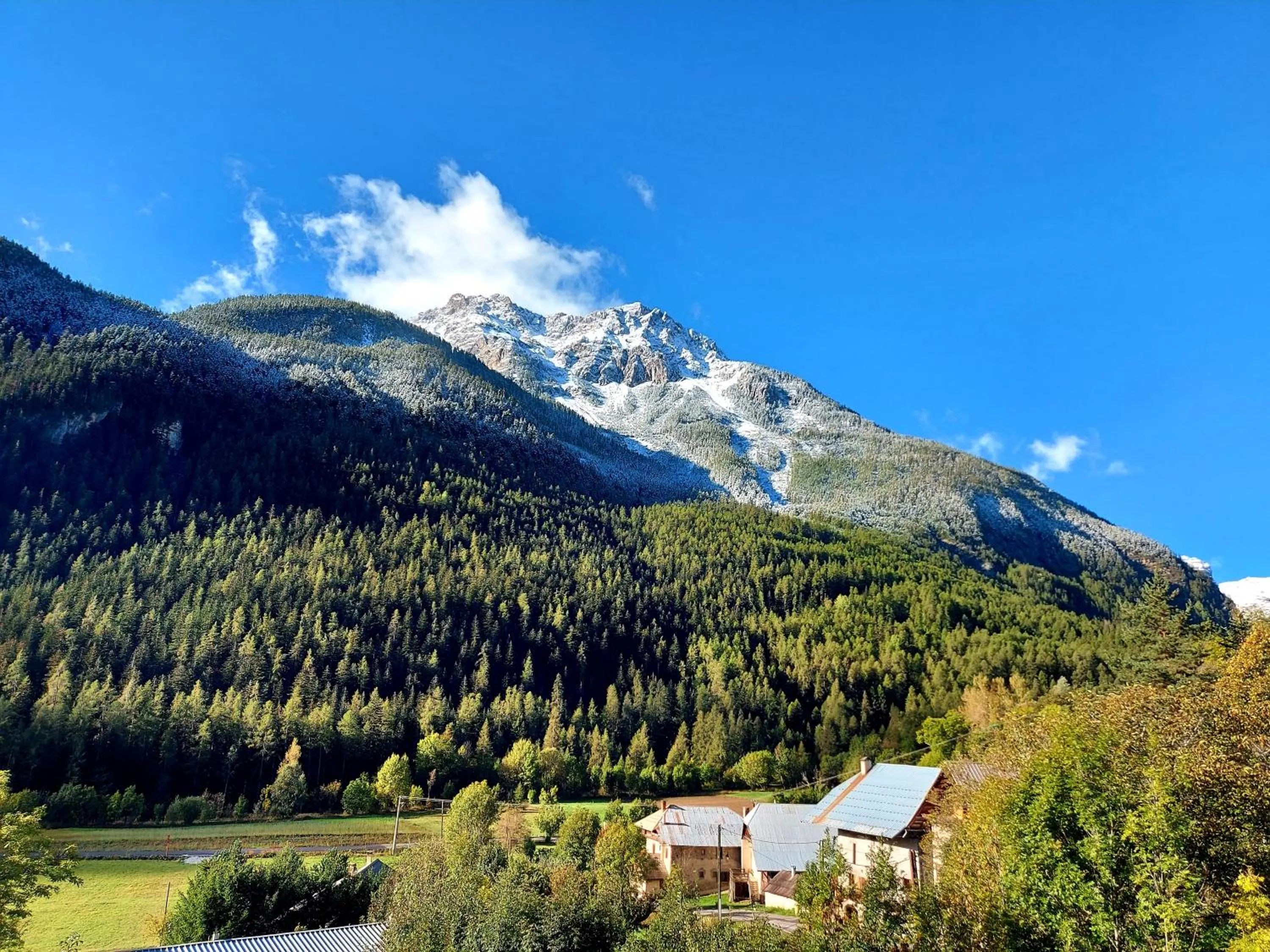 Natural landscape in Hôtel Restaurant Gîtes Les 5 Saisons