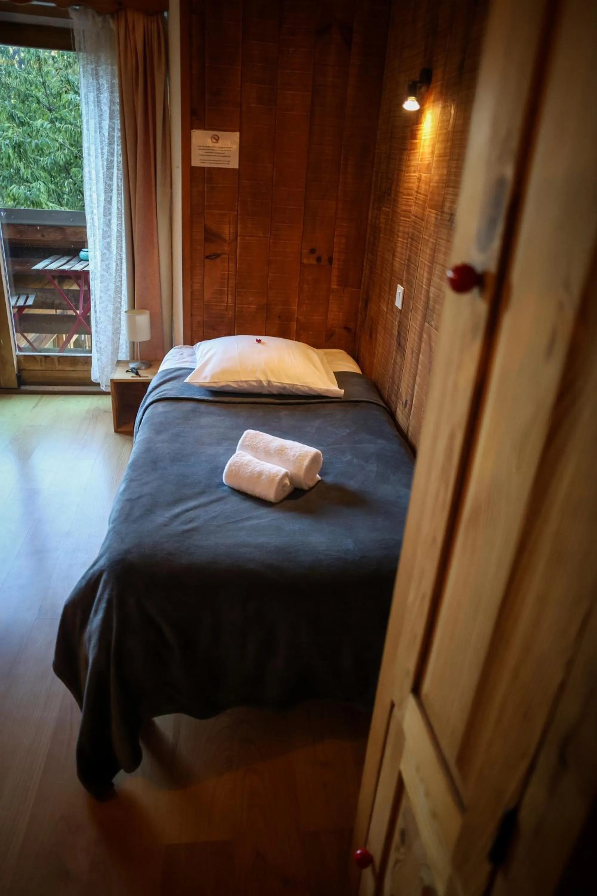 Bed in Hôtel Restaurant Gîtes Les 5 Saisons