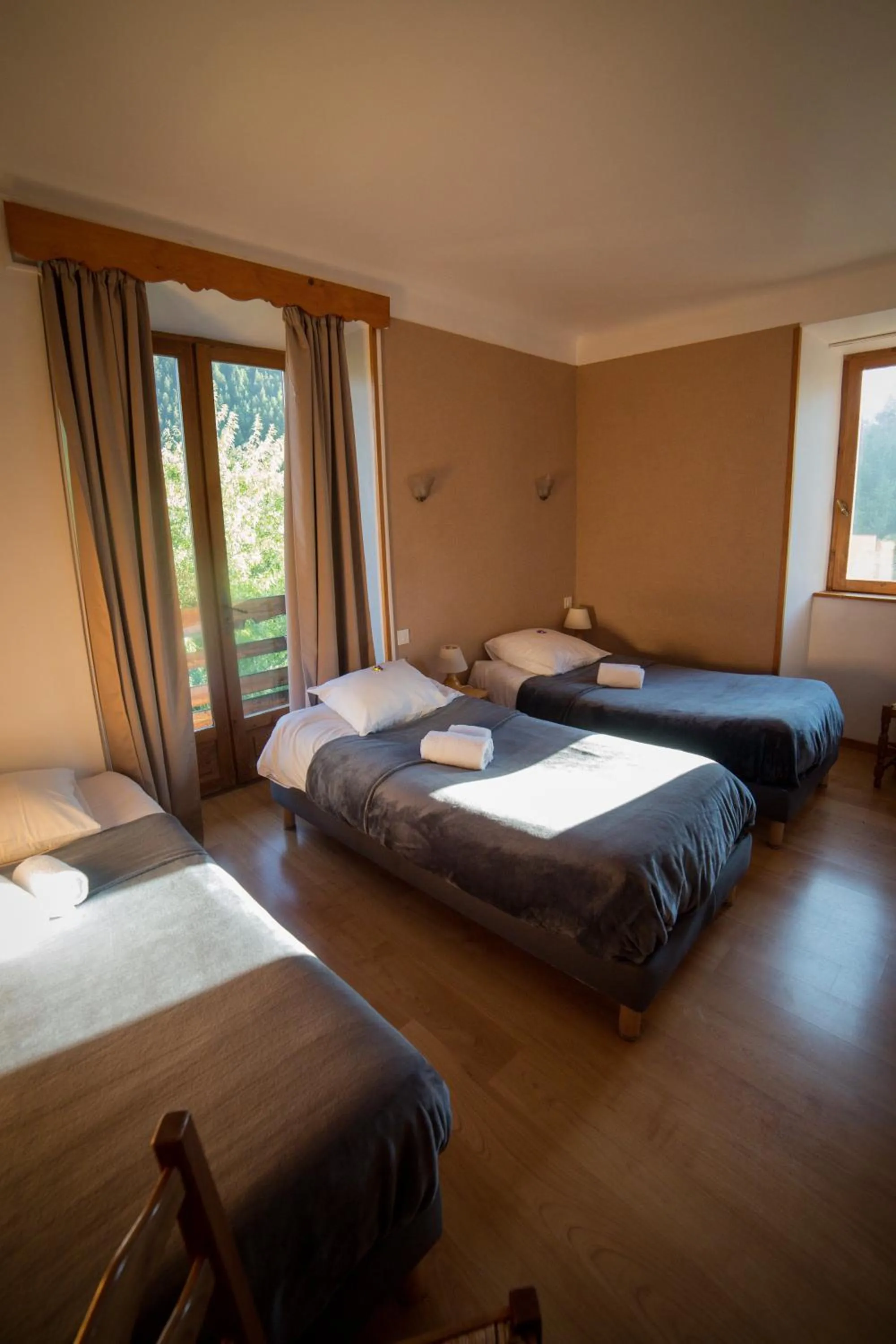 Bed in Hôtel Restaurant Gîtes Les 5 Saisons