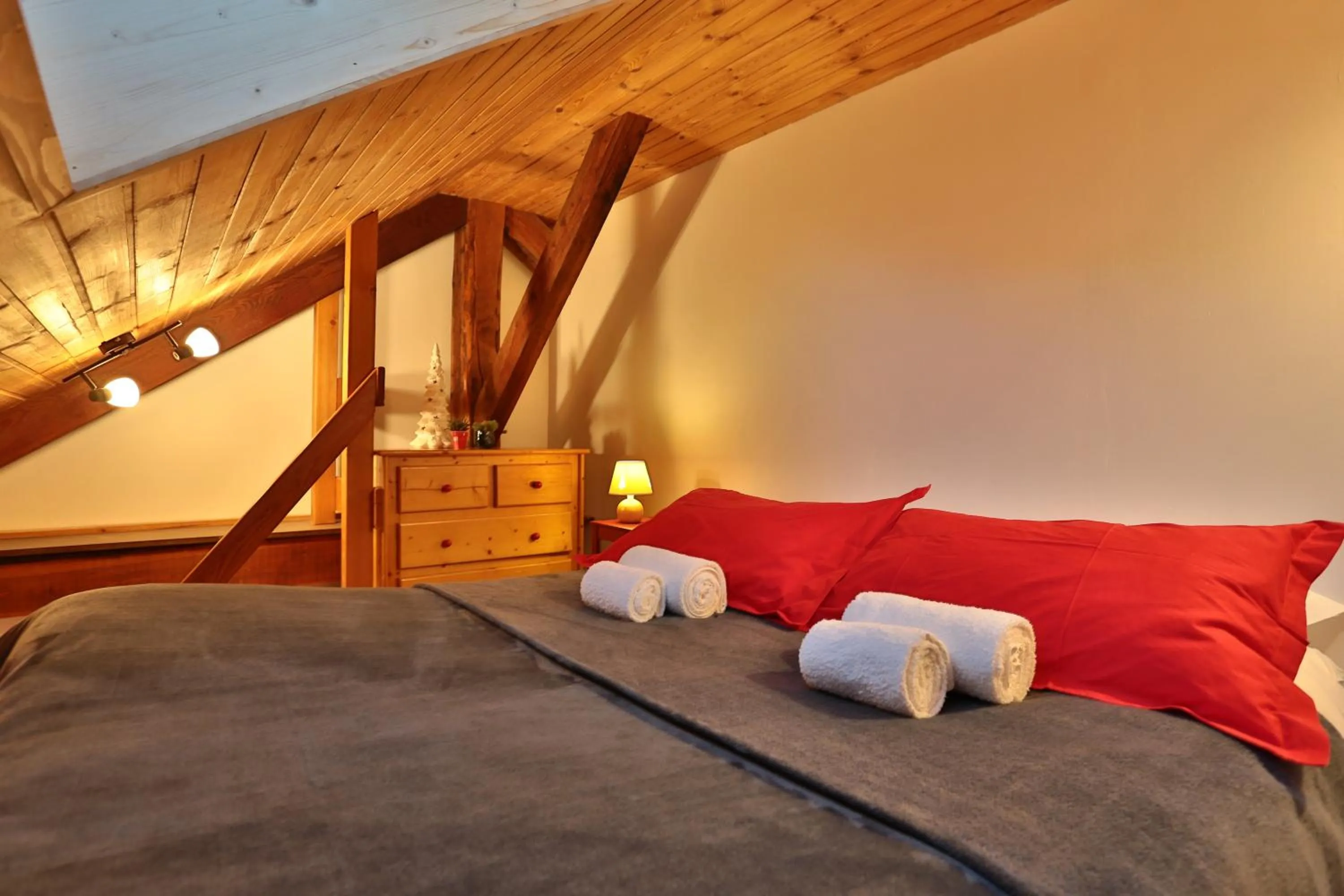 Bed in Hôtel Restaurant Gîtes Les 5 Saisons