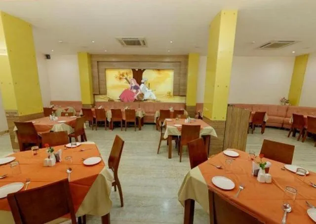 Restaurant/places to eat in Parijatha Gateway