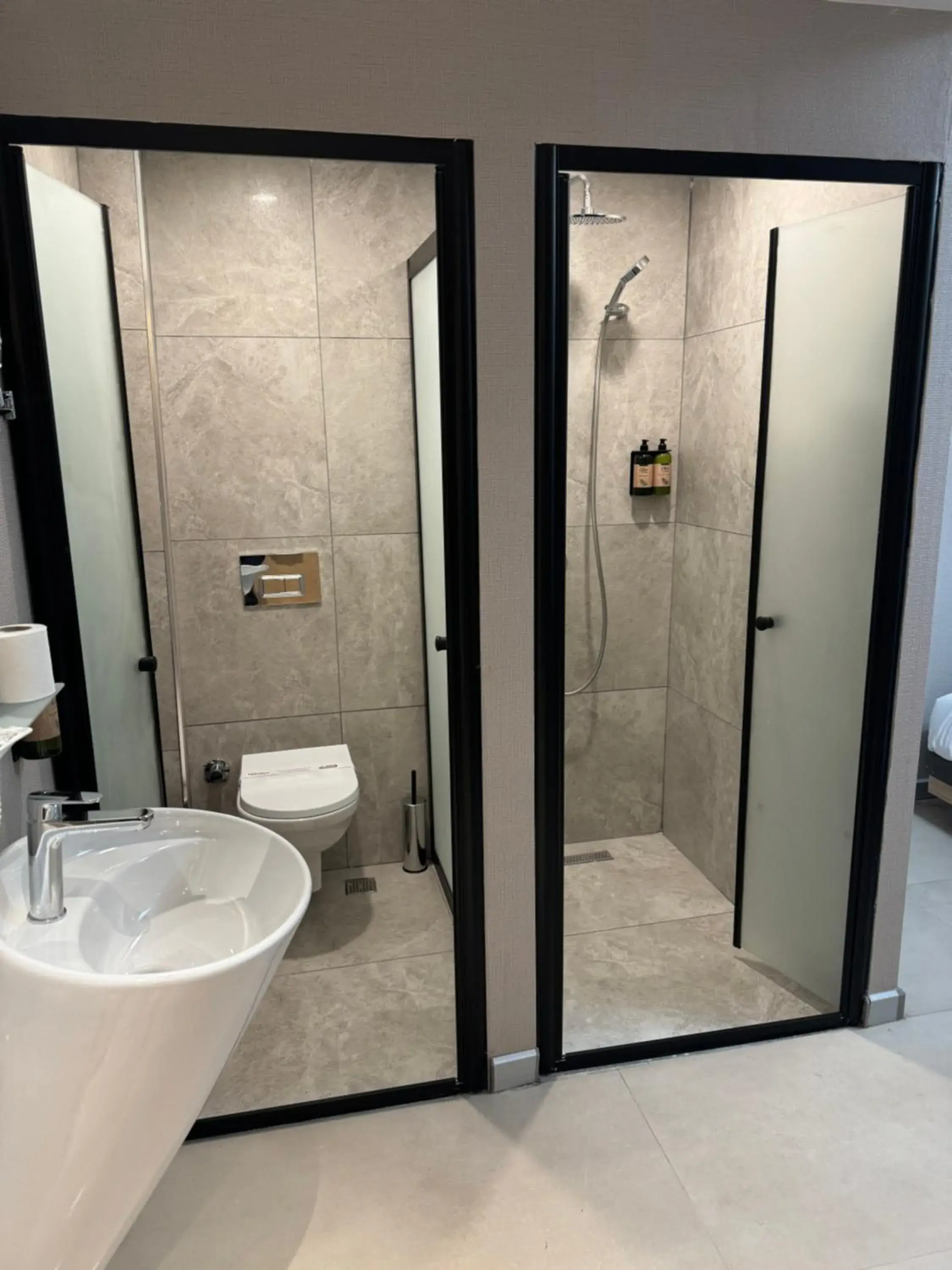 Shower in Utkubey Hotel Shower in Utkubey Hotel