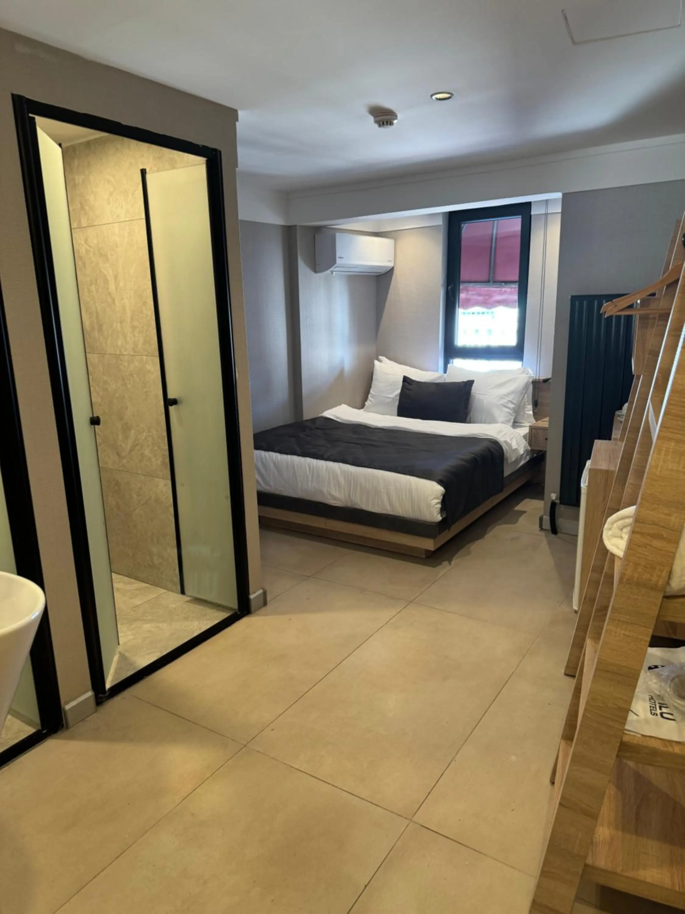 Photo of the whole room, Bed in Utkubey Hotel