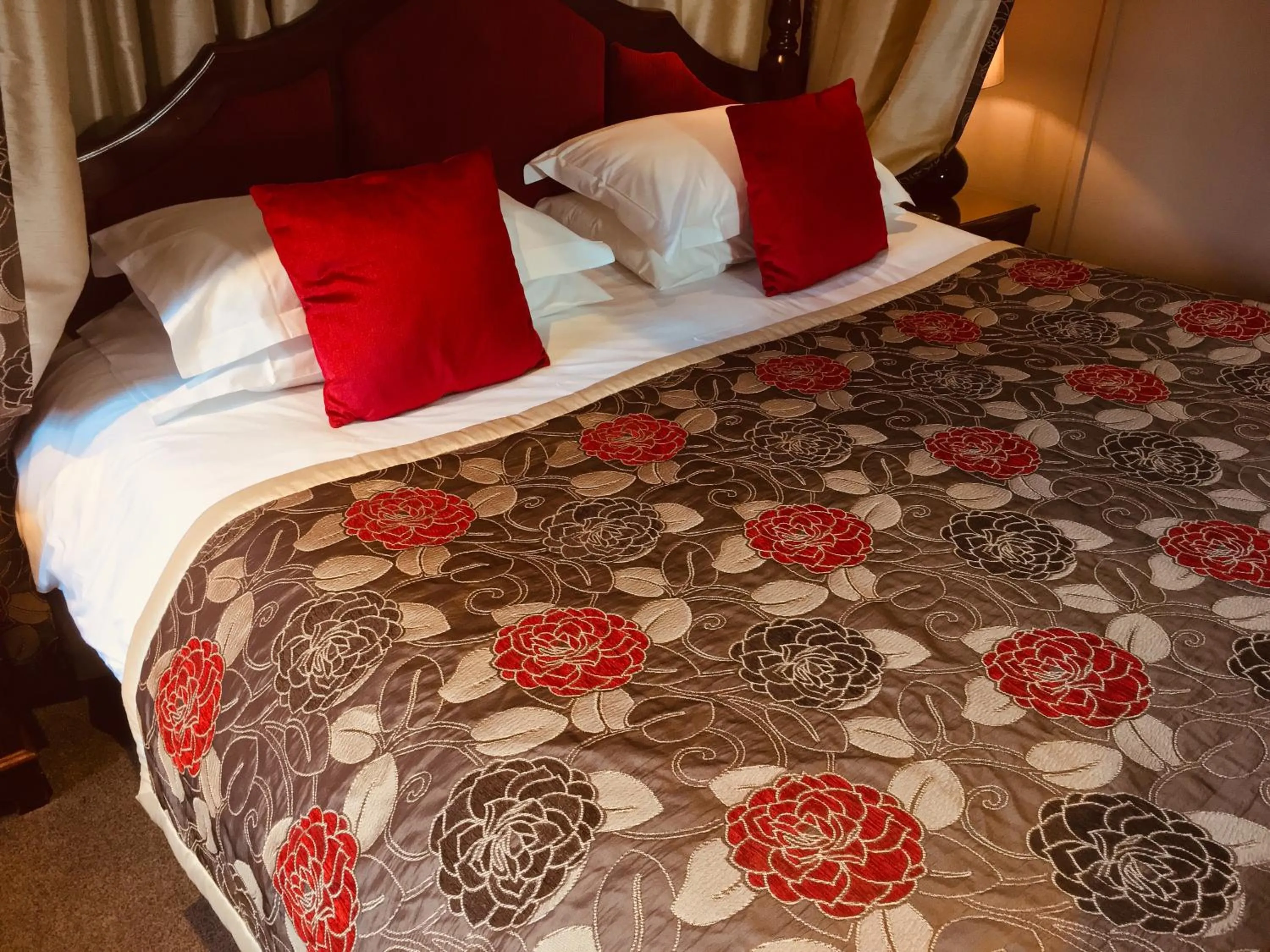 Bed in The Oxenham Arms Hotel Devon