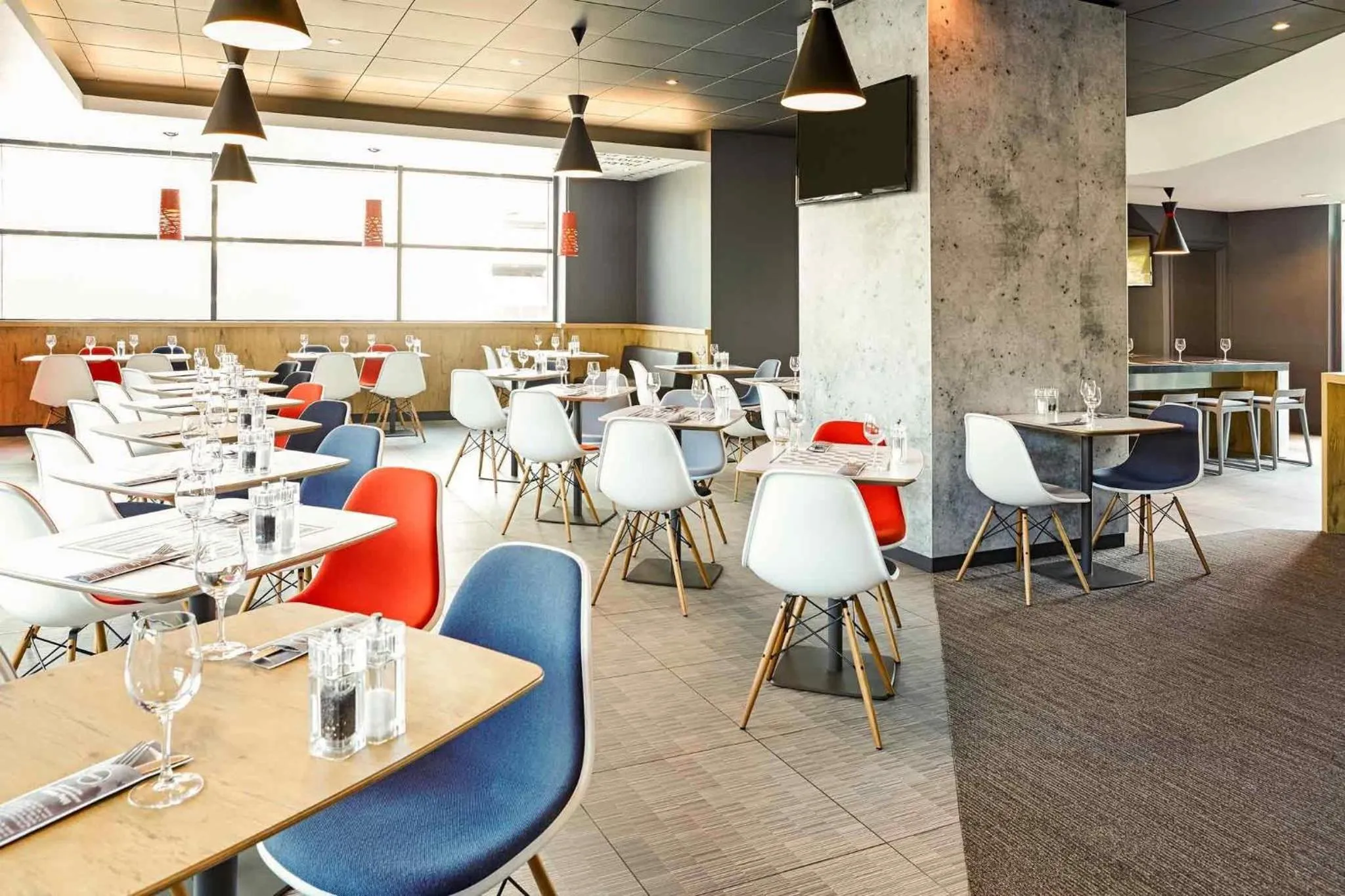 Restaurant/places to eat in ibis Birmingham Airport Terminal Building - NEC