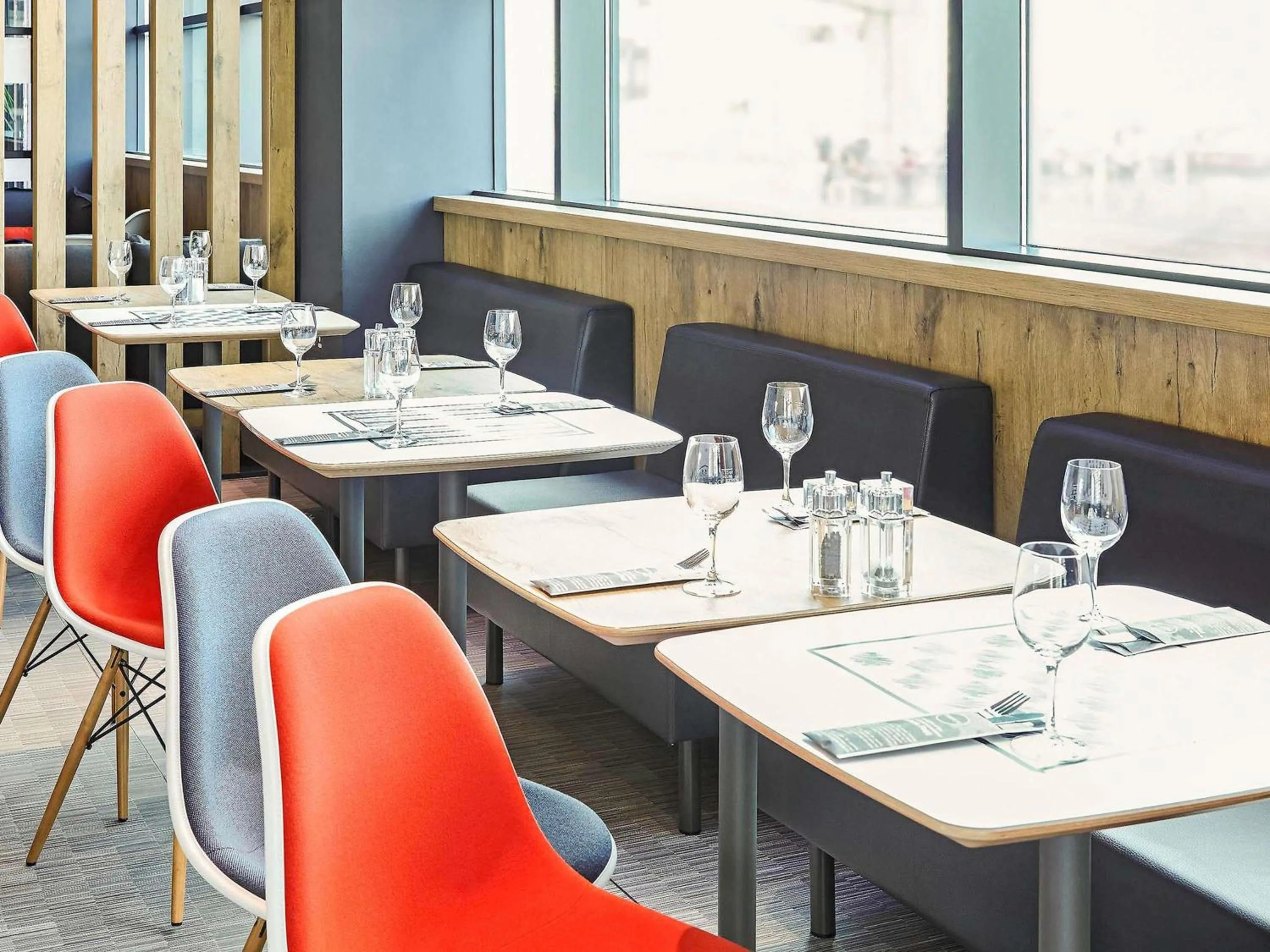 Restaurant/places to eat in ibis Birmingham Airport Terminal Building - NEC