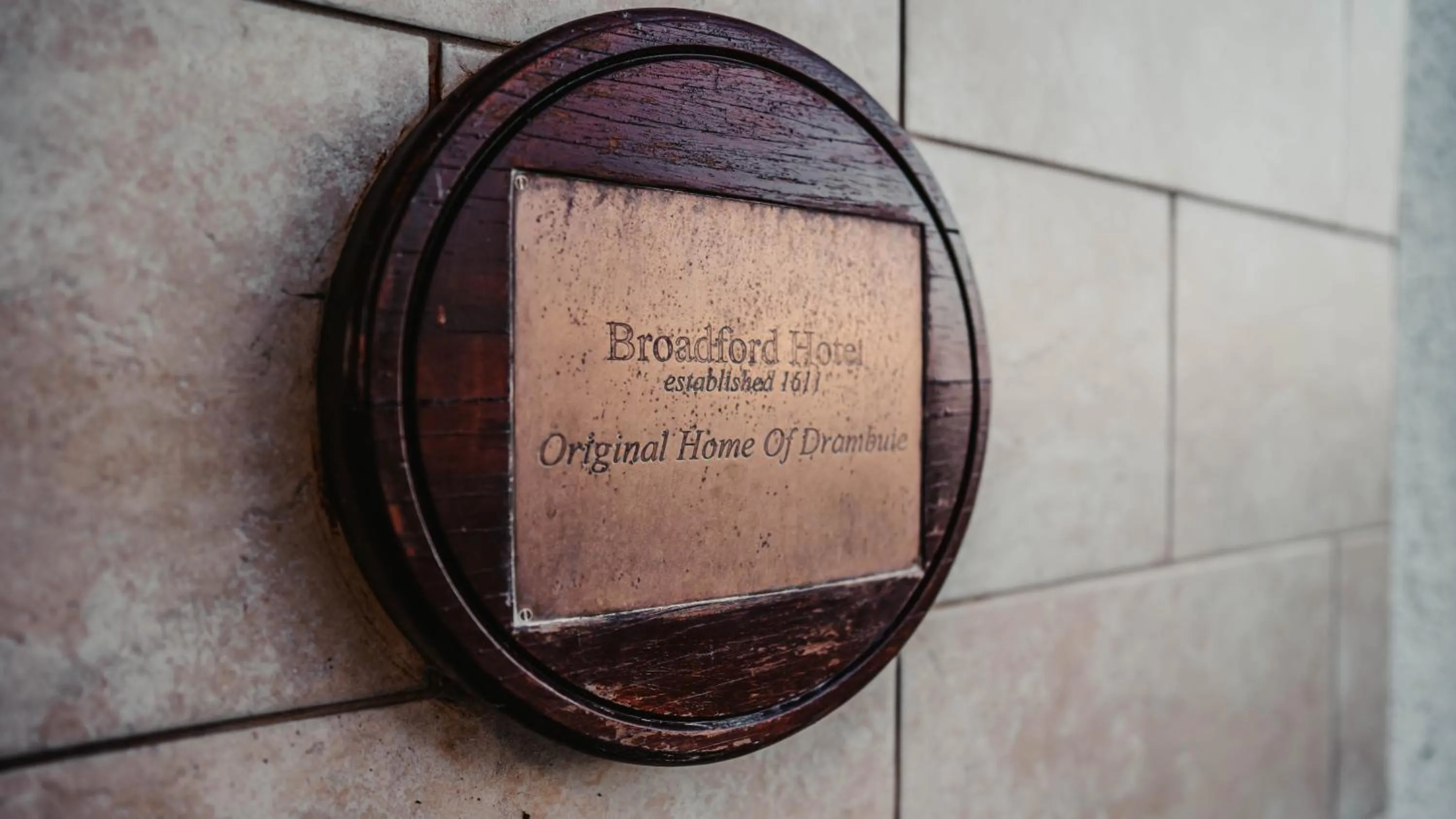 Logo/Certificate/Sign in Broadford Hotel