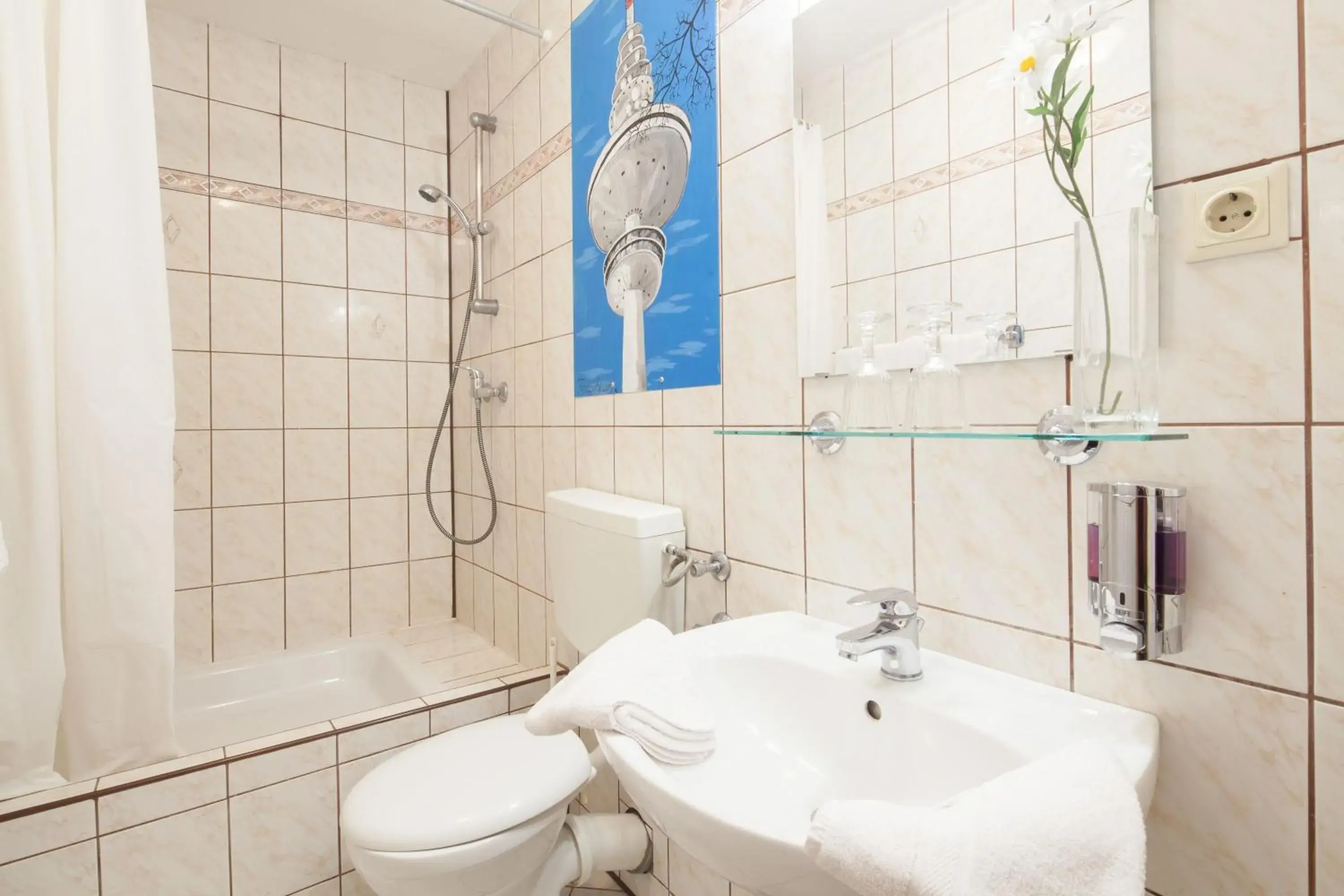 Family Room (4 Adults) in Hotel Marco Polo Family Room (4 Adults) in Hotel Marco Polo