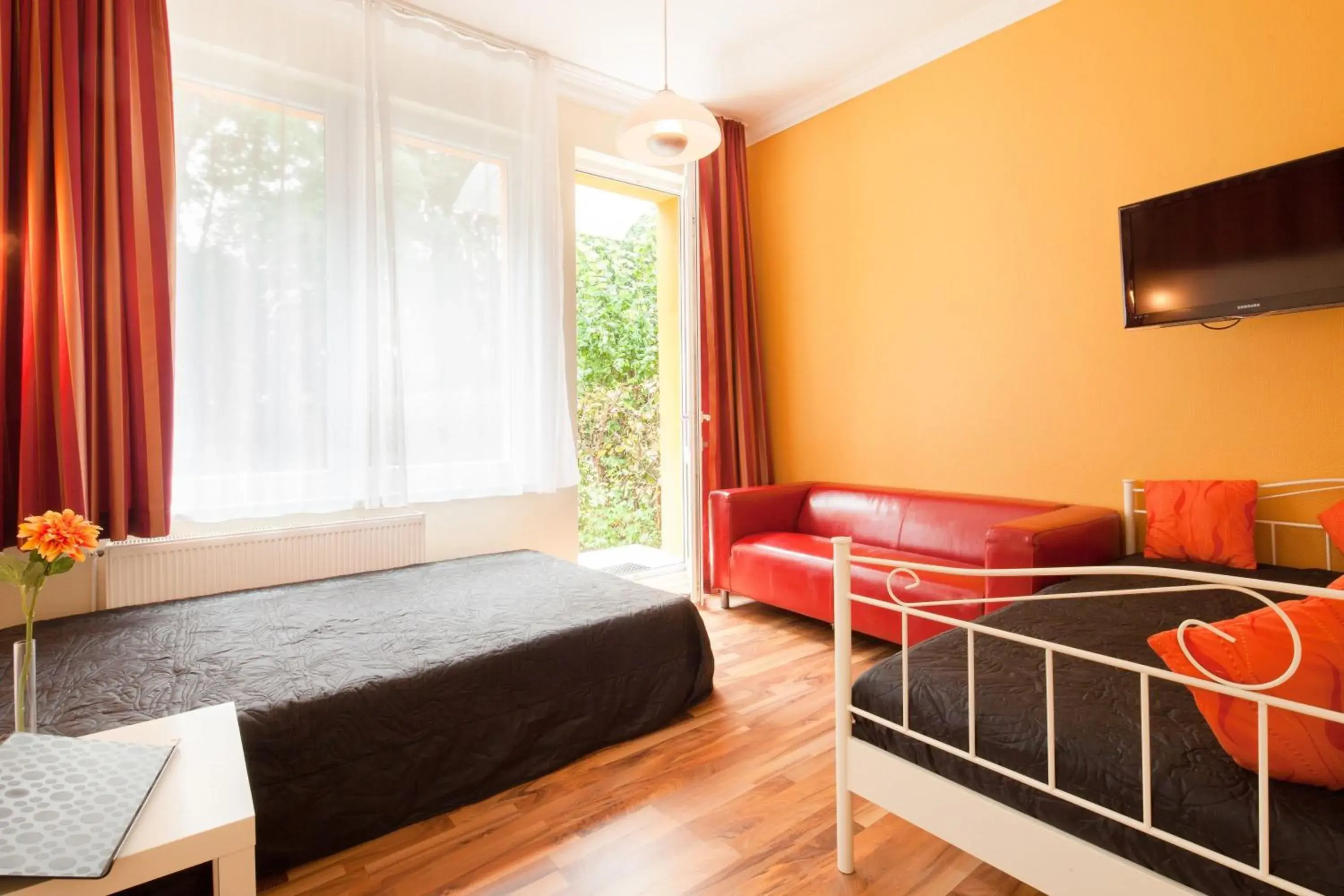 Standard Double or Twin Room with Sofa Bed in Hotel Marco Polo Standard Double or Twin Room with Sofa Bed in Hotel Marco Polo