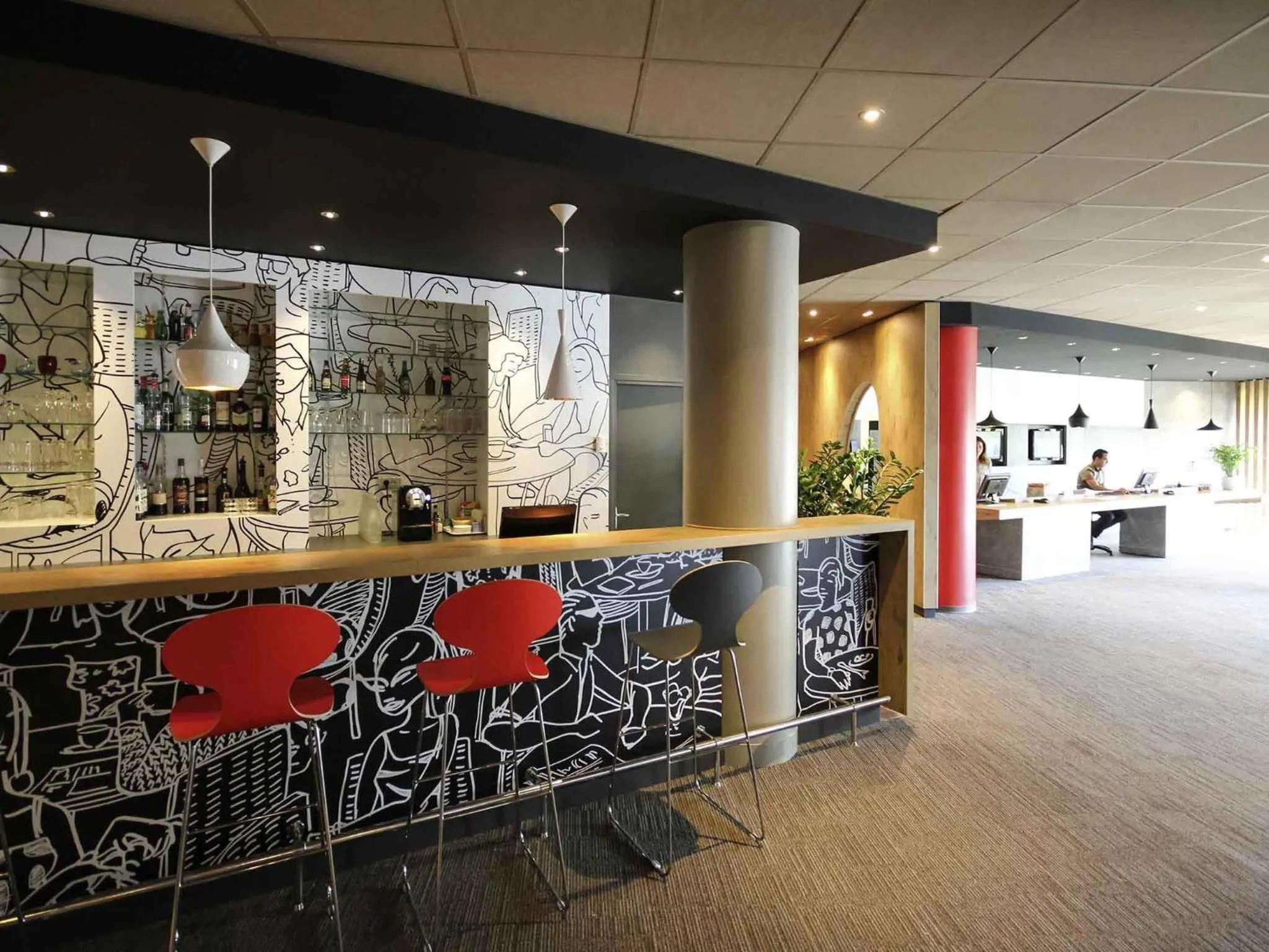 Lounge or bar in Ibis Marne la Vallée Noisy