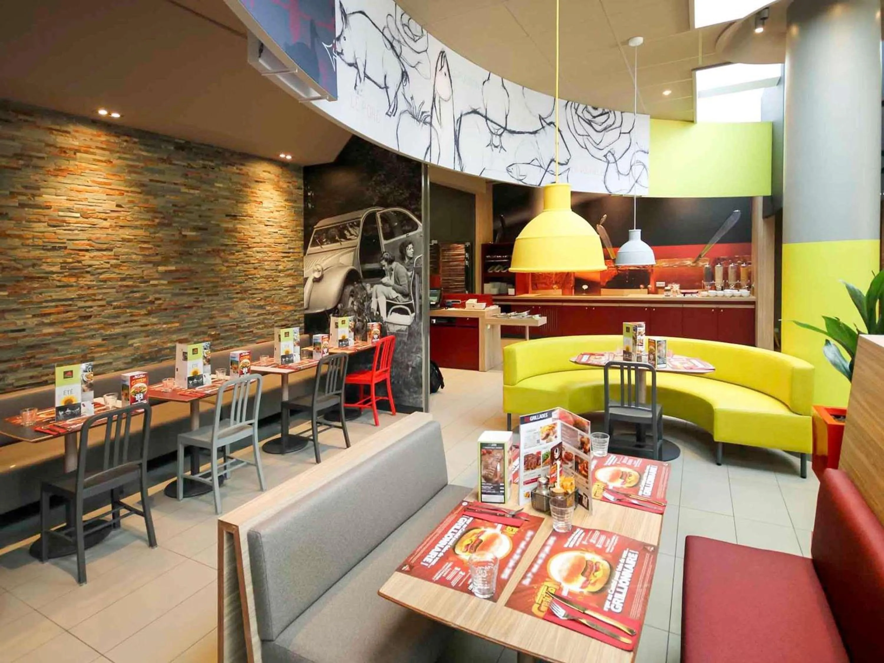 Restaurant/places to eat in Ibis Marne la Vallée Noisy