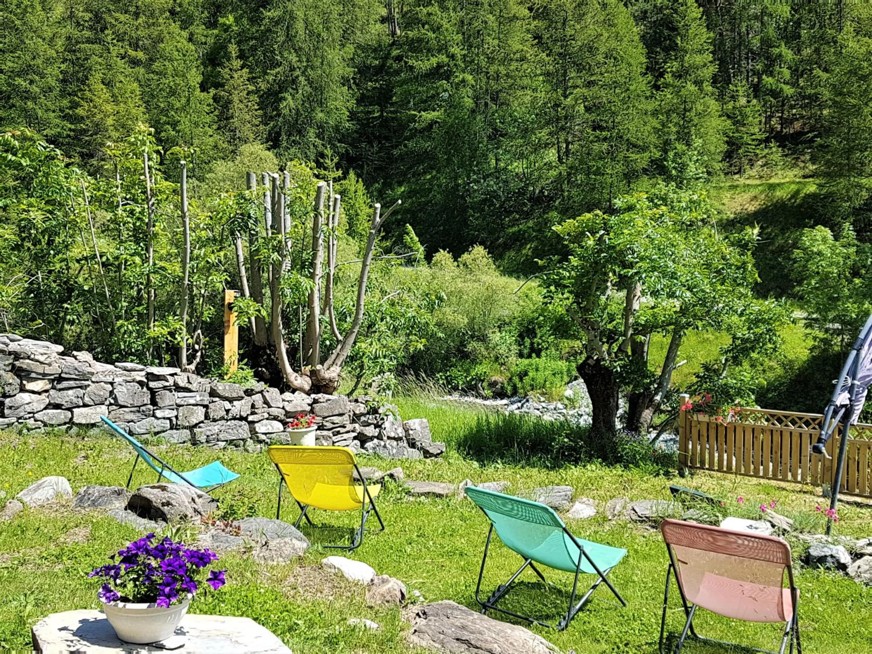 Garden in LA JARBELLE - Gîte et Spa