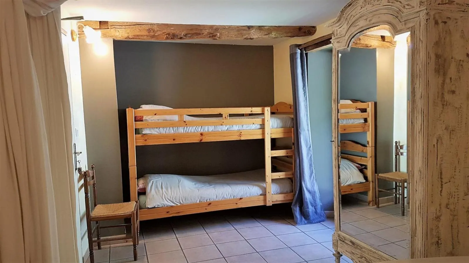 bunk bed, Bed in LA JARBELLE - Gîte et Spa
