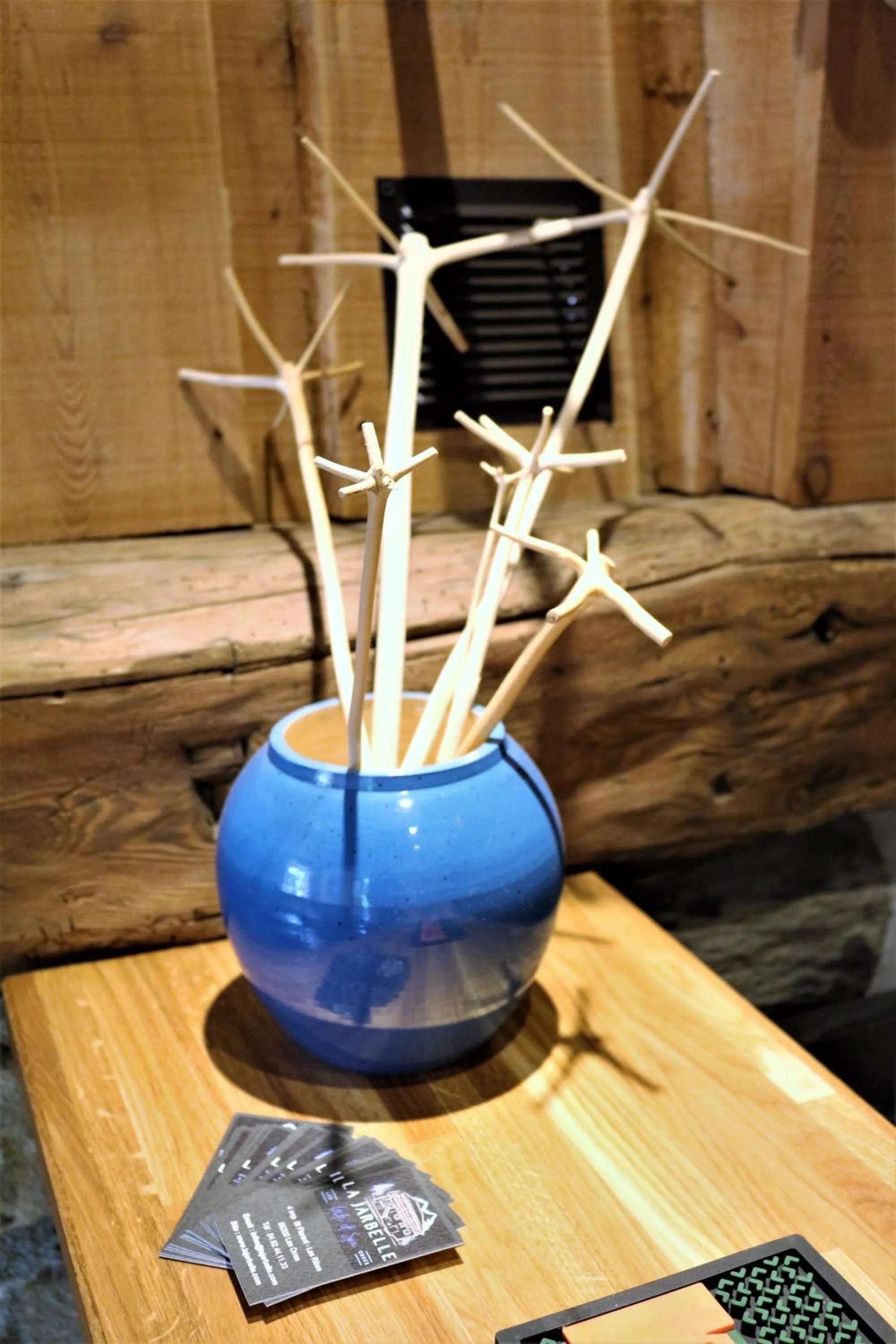 Lounge or bar in LA JARBELLE - Gîte et Spa