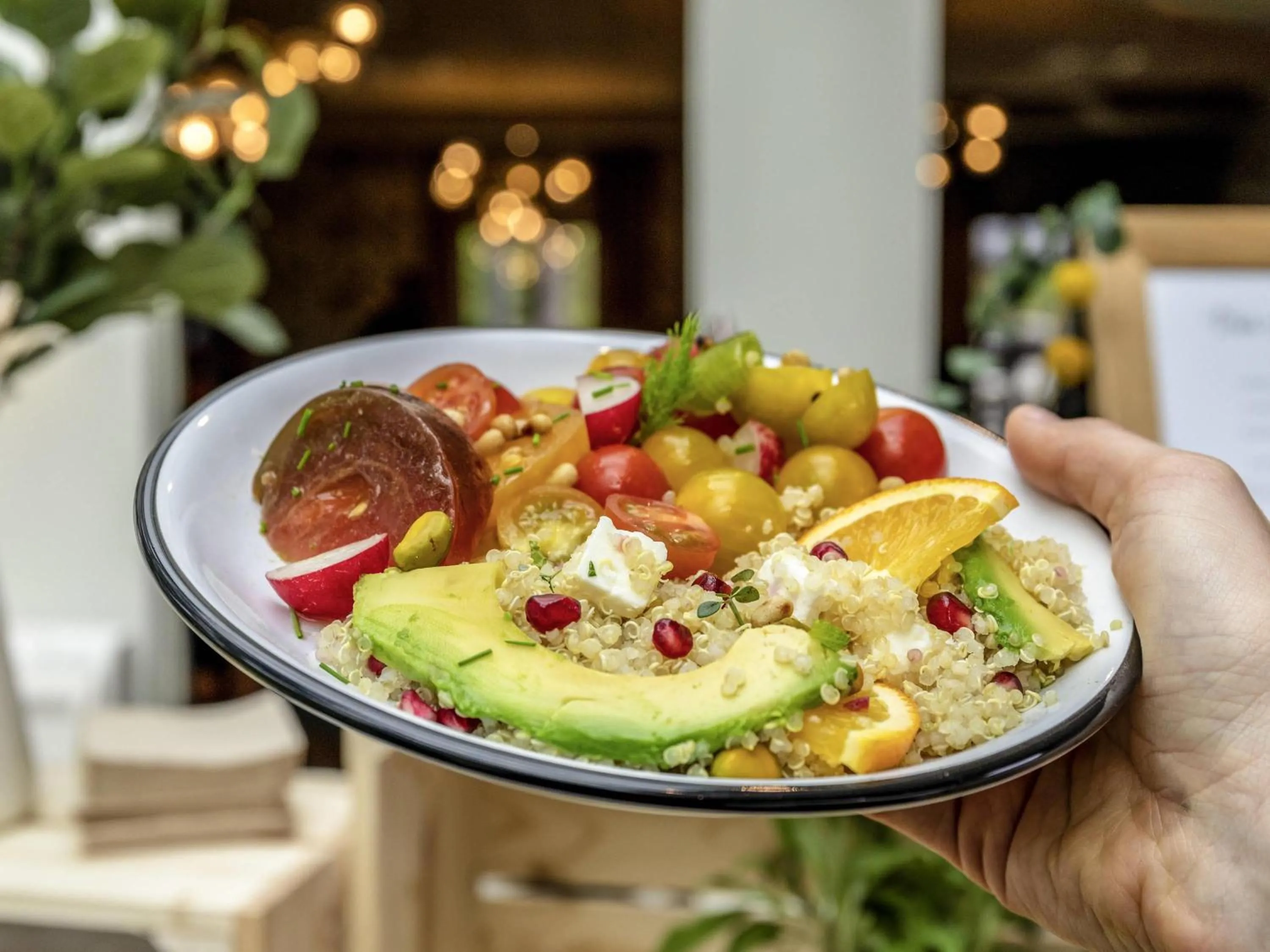 Restaurant/places to eat in Mercure Bogota Calle 100