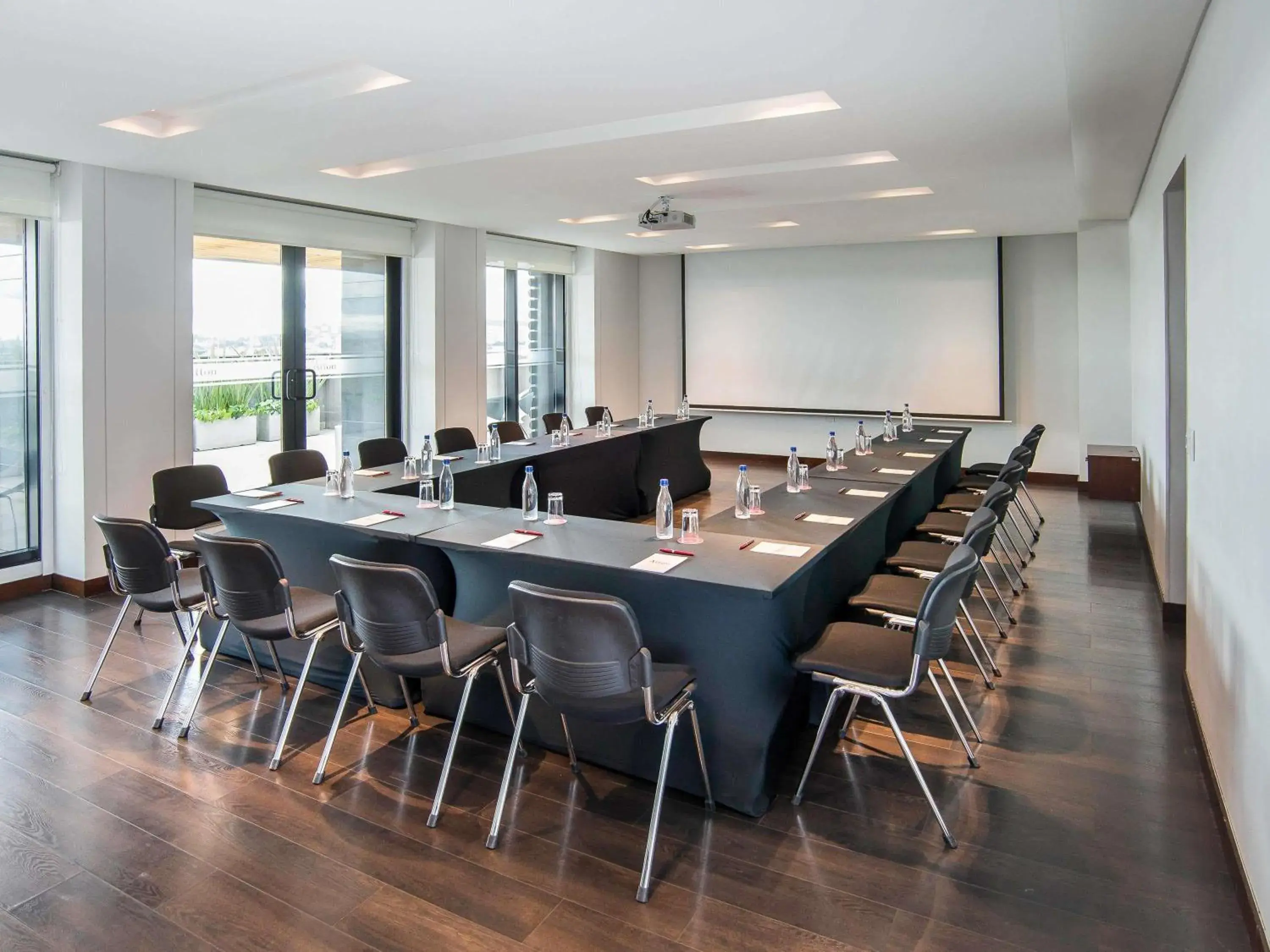 Property building in Mercure Bogota Calle 100 Property building in Mercure Bogota Calle 100