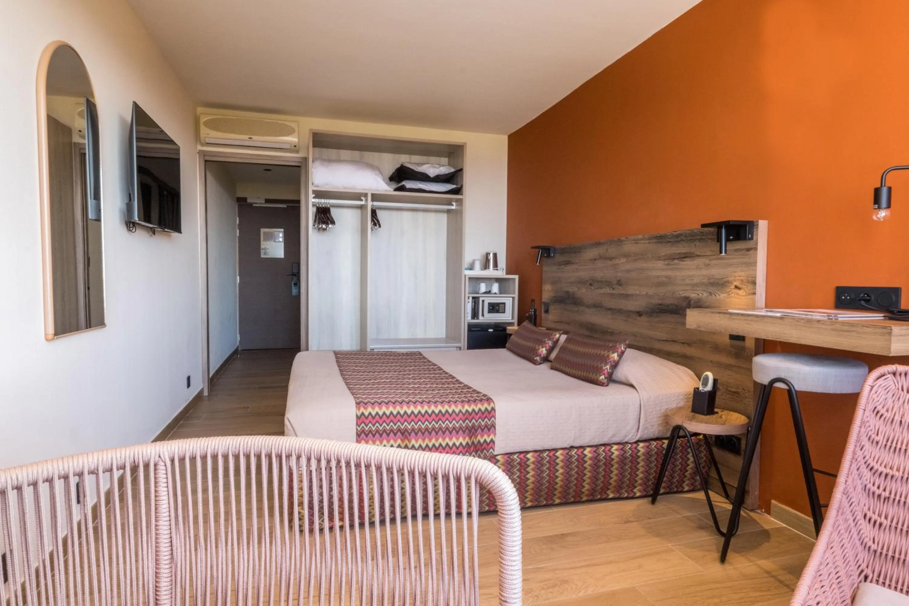 Bed in Hôtel Funtana Marina