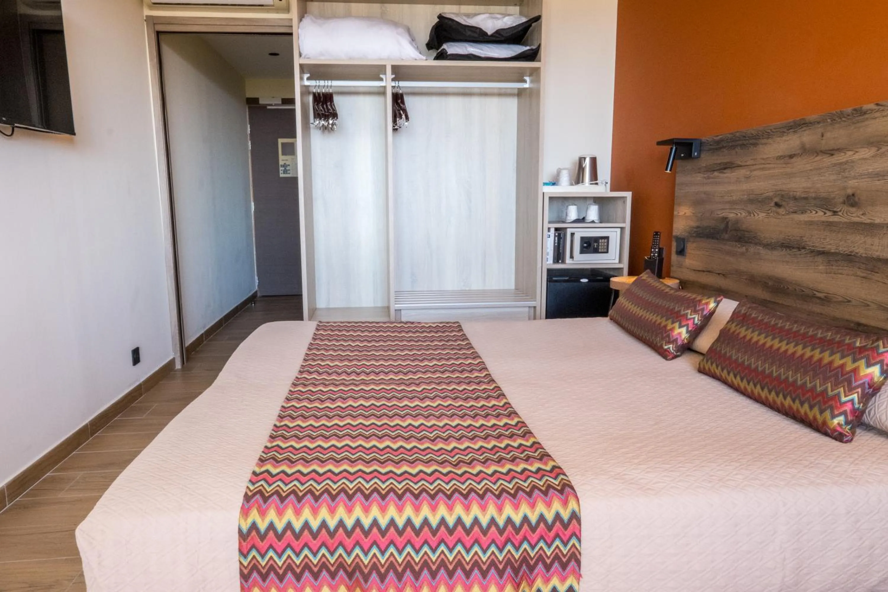 Bed in Hôtel Funtana Marina