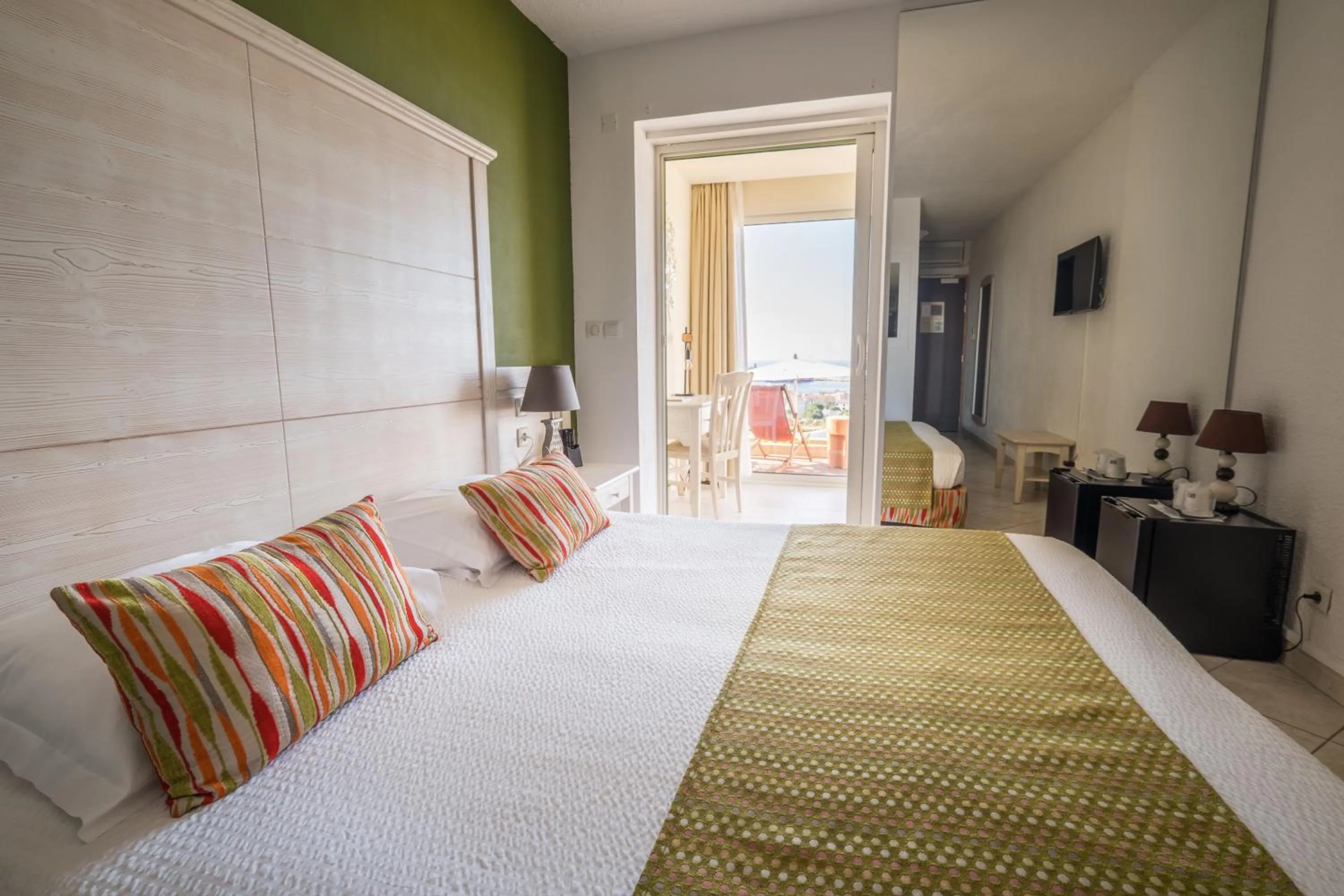 Bed in Hôtel Funtana Marina