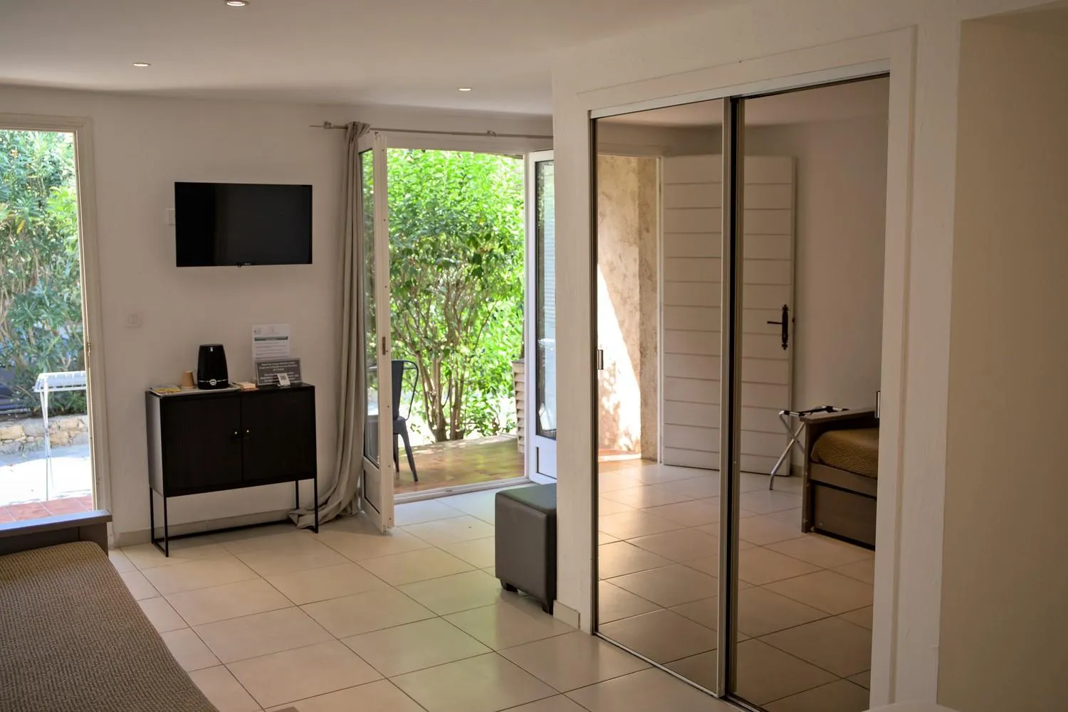 TV and multimedia in Hôtel Casa Rossa & Spa