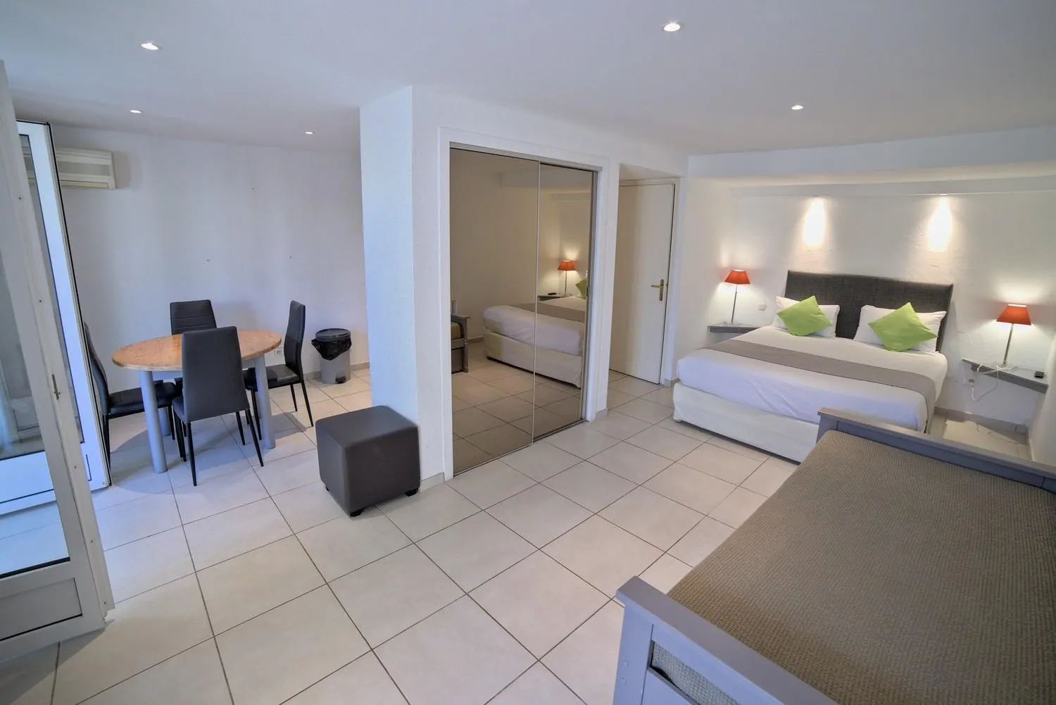 Bed in Hôtel Casa Rossa & Spa